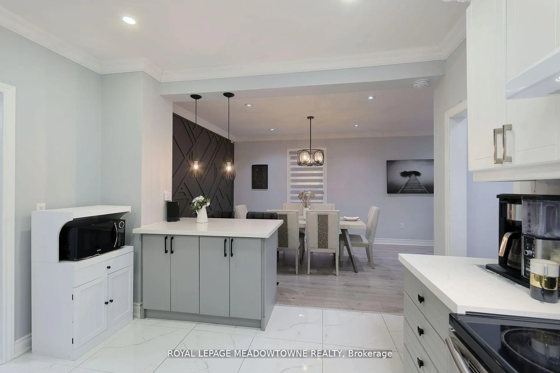 Photo 10 of 260 Athol Street E, Oshawa, Central — HOMEH