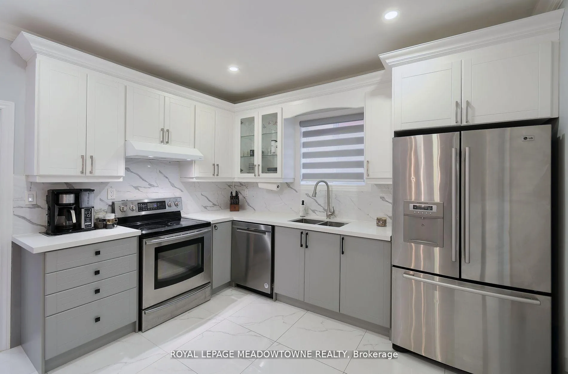Photo 11 of 260 Athol Street E, Oshawa, Central — HOMEH