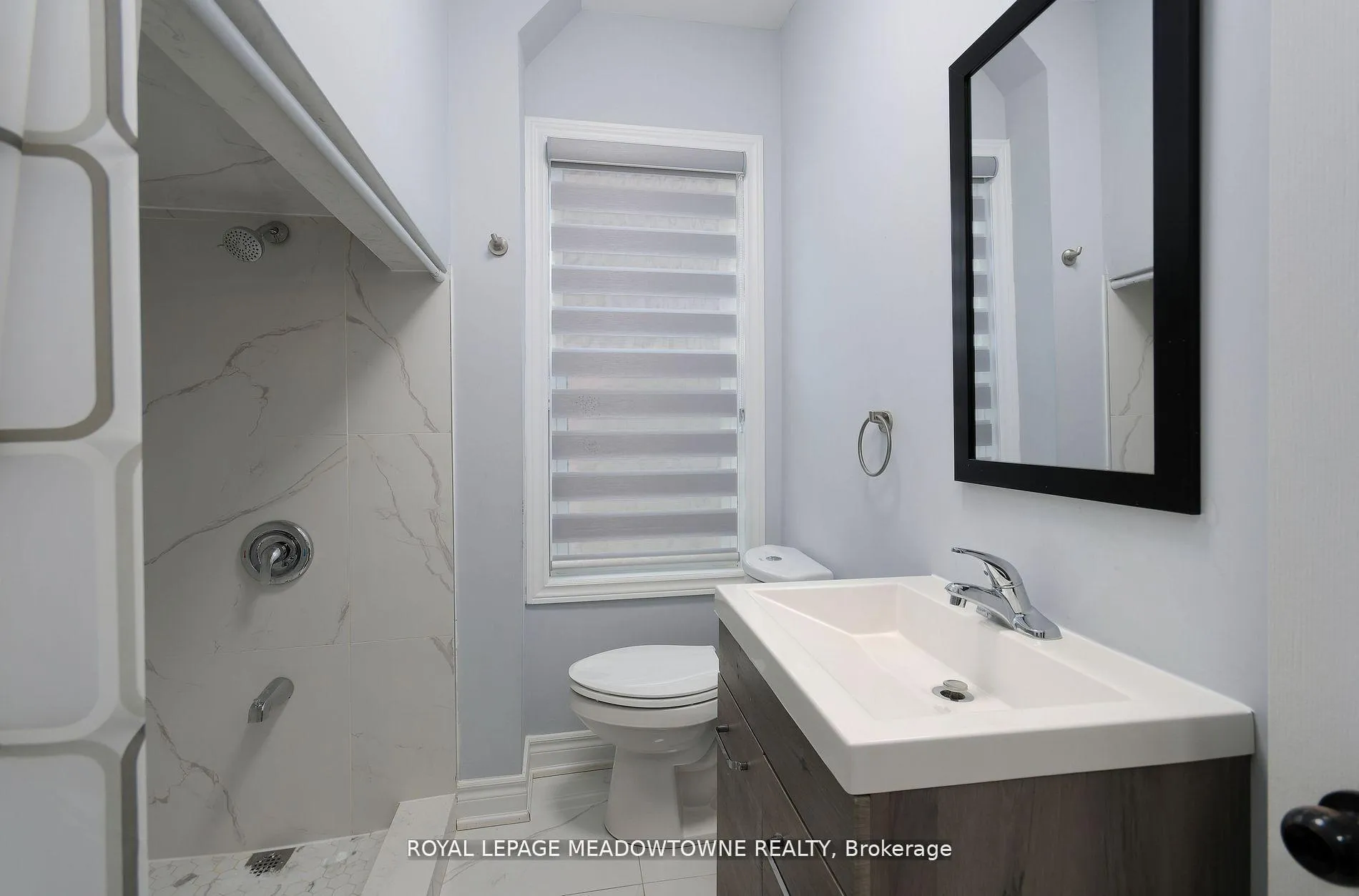 Photo 14 of 260 Athol Street E, Oshawa, Central — HOMEH