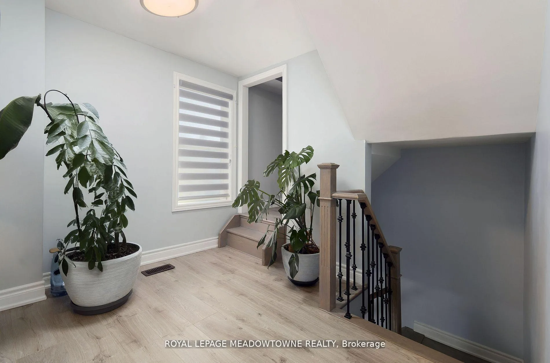 Photo 16 of 260 Athol Street E, Oshawa, Central — HOMEH