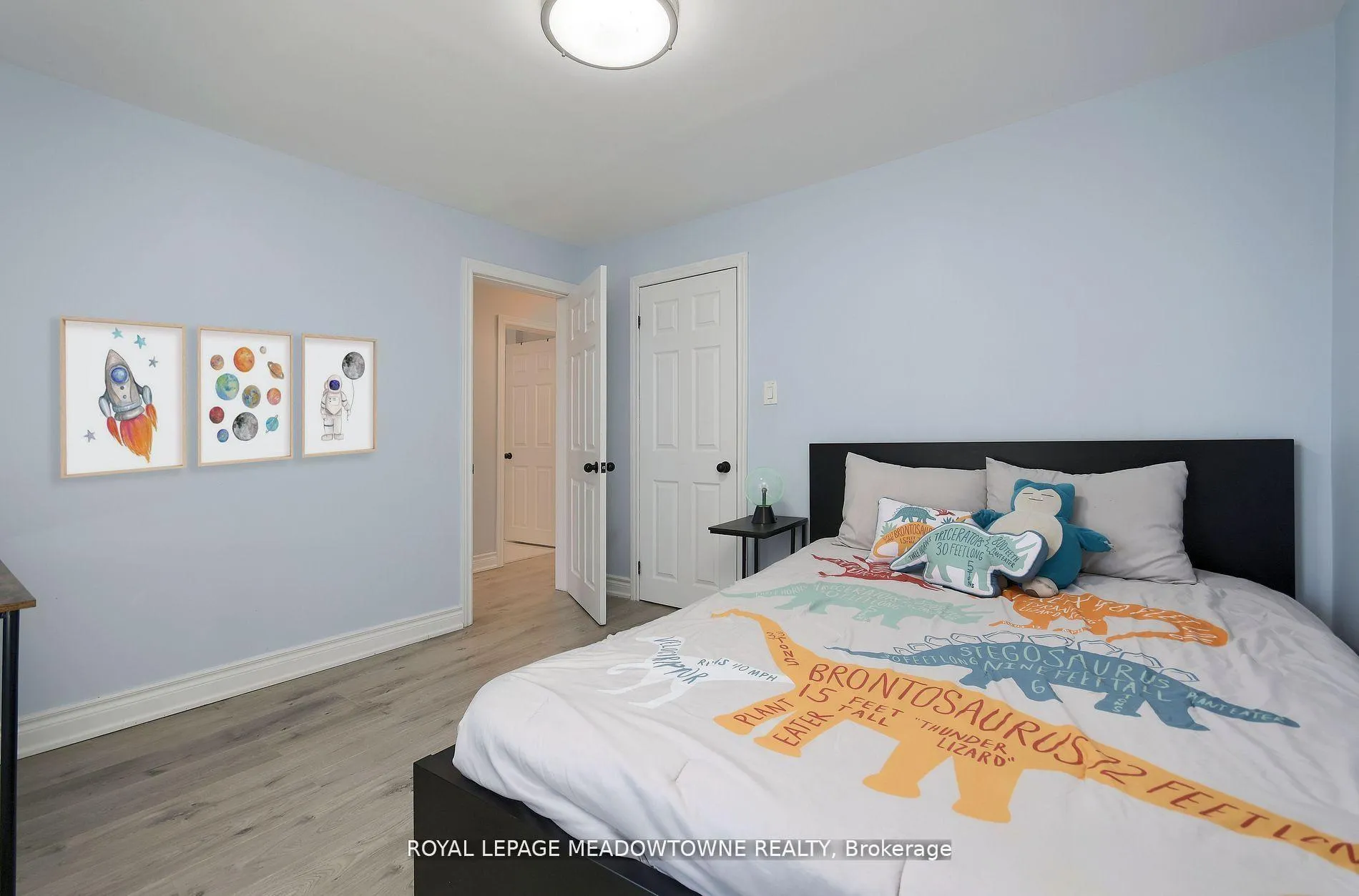Photo 17 of 260 Athol Street E, Oshawa, Central — HOMEH