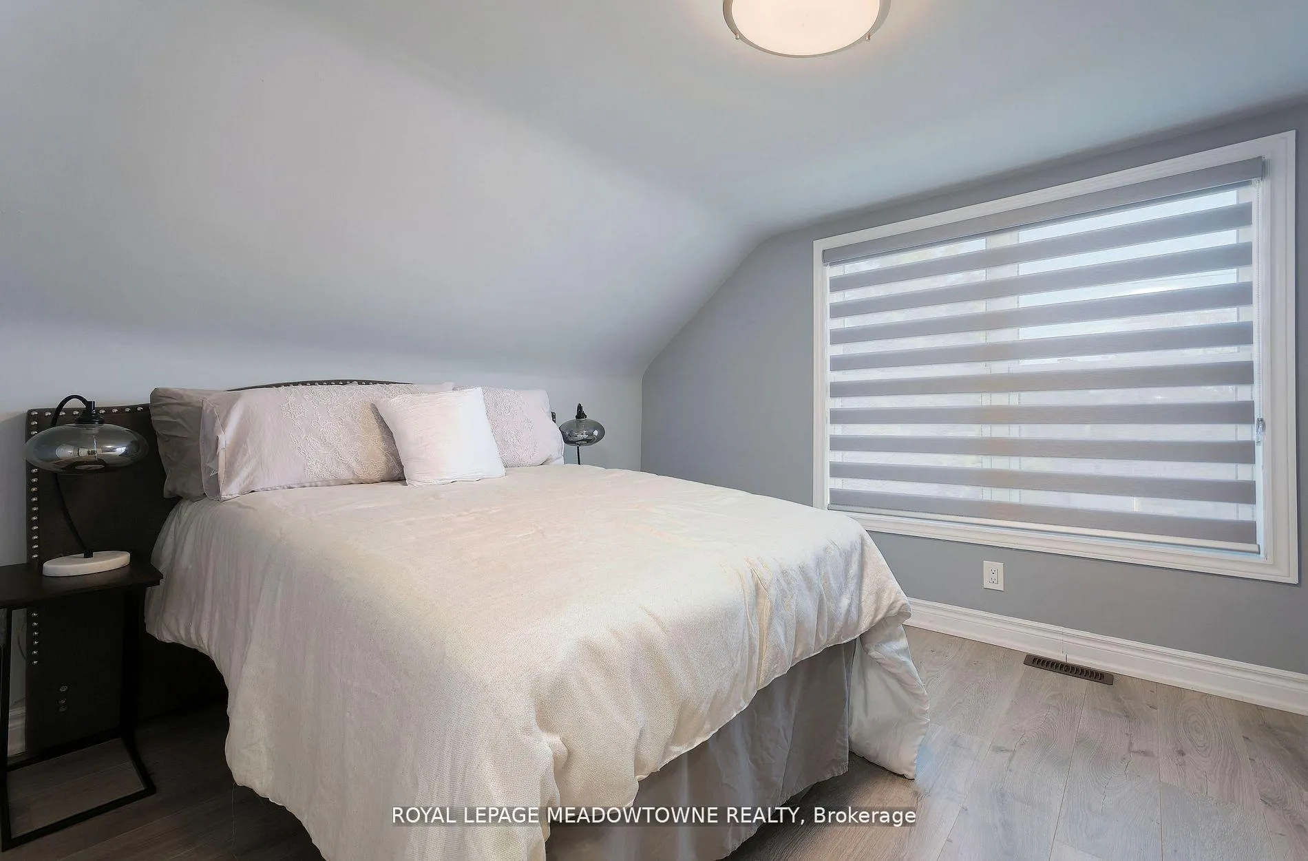 Photo 22 of 260 Athol Street E, Oshawa, Central — HOMEH