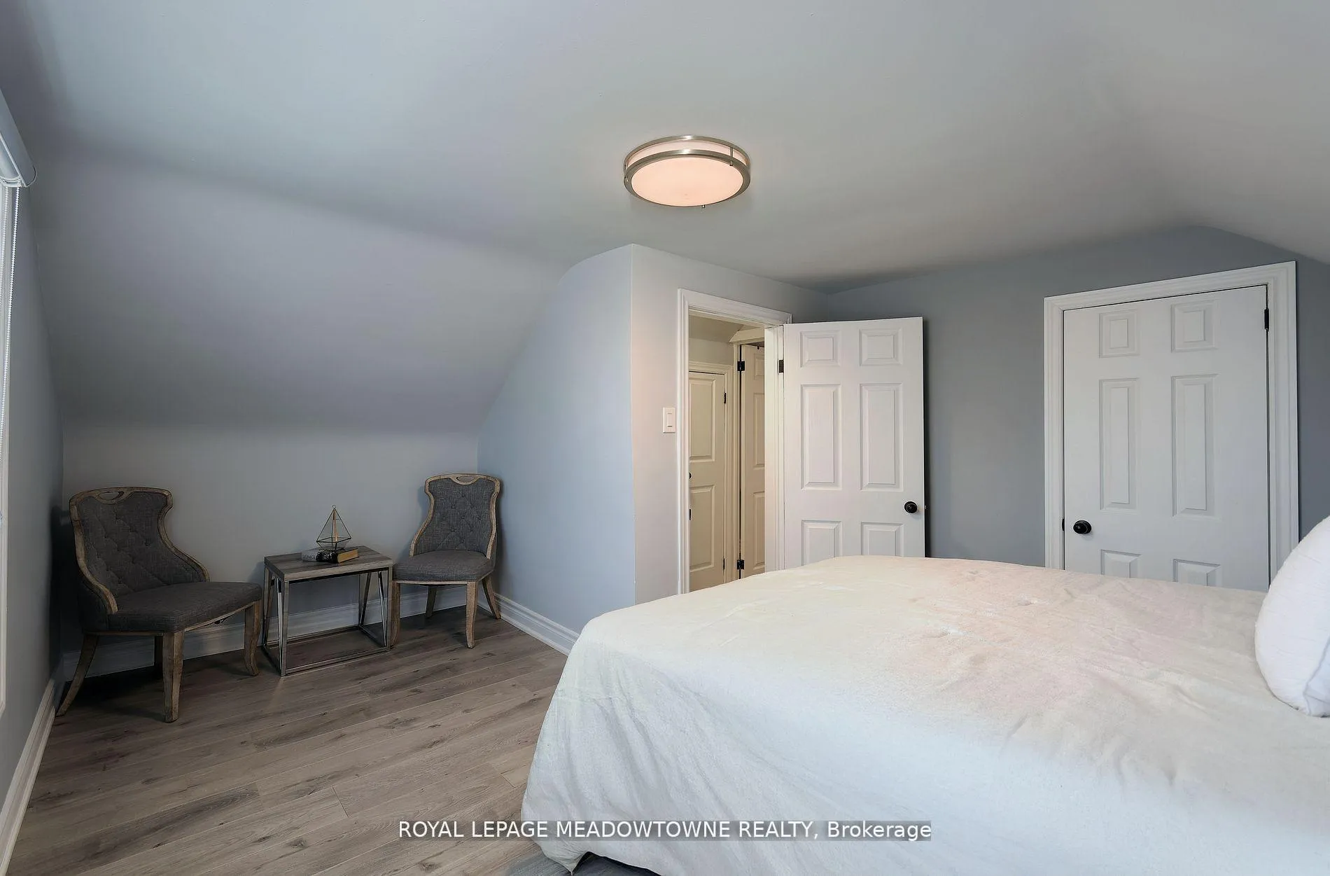 Photo 23 of 260 Athol Street E, Oshawa, Central — HOMEH