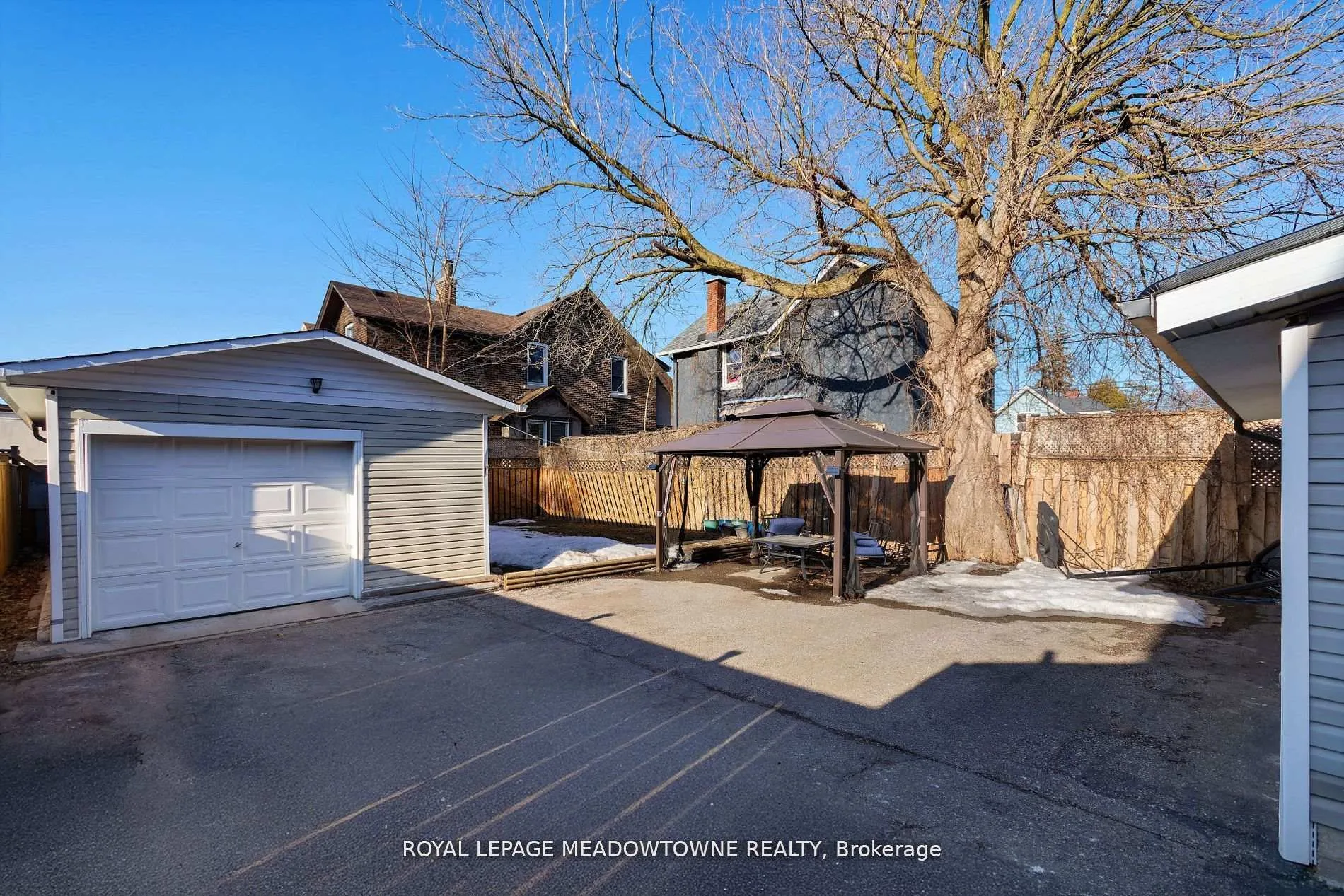 Photo 32 of 260 Athol Street E, Oshawa, Central — HOMEH