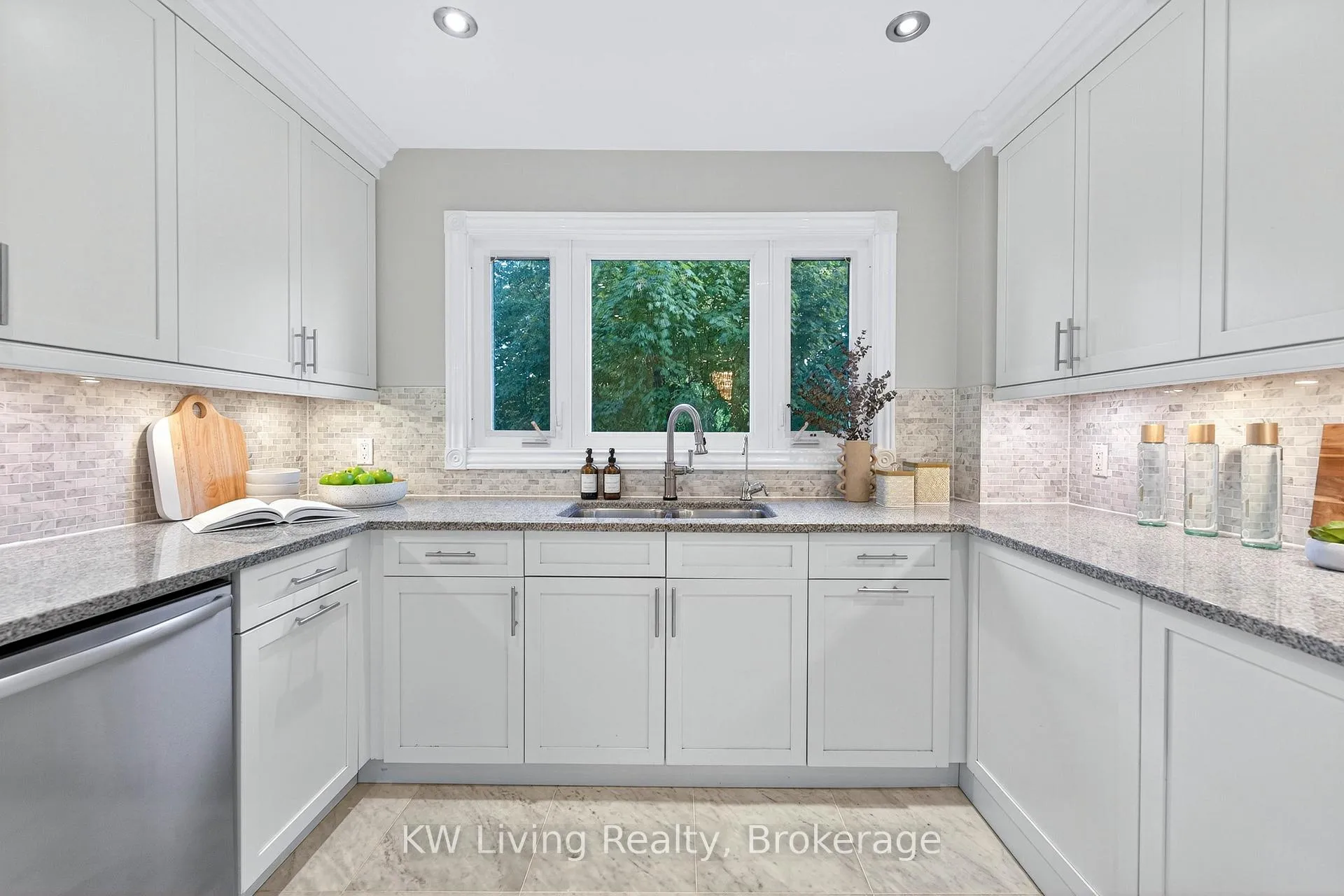 Photo 8 of 19 Deal Avenue, Toronto, Lawrence Park North — HOMEH
