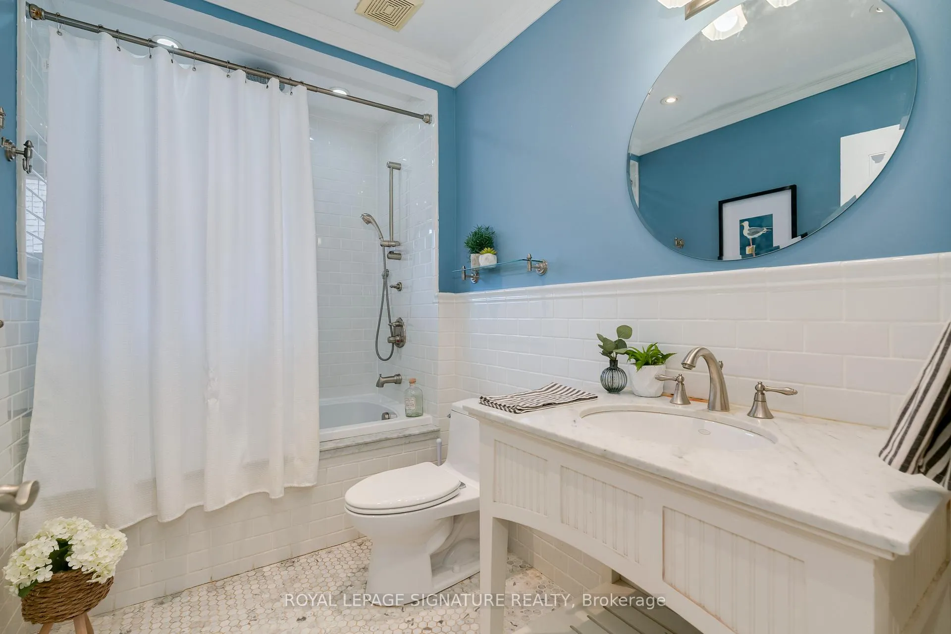 Photo 10 of 18 Weybourne Crescent, Toronto, Lawrence Park South — HOMEH