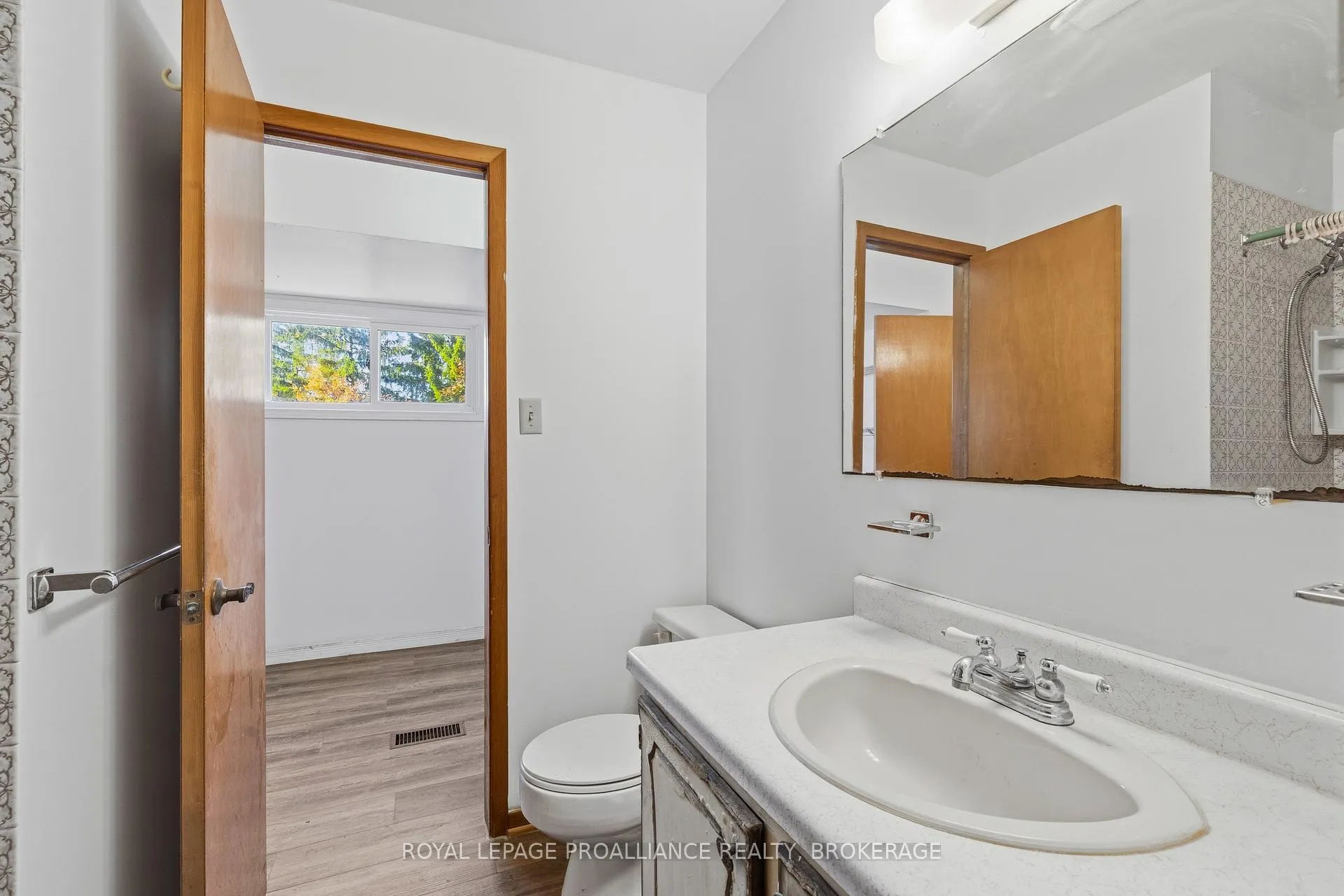 Photo 12 of 41 Old Oak Road, Kingston, Central City West — HOMEH