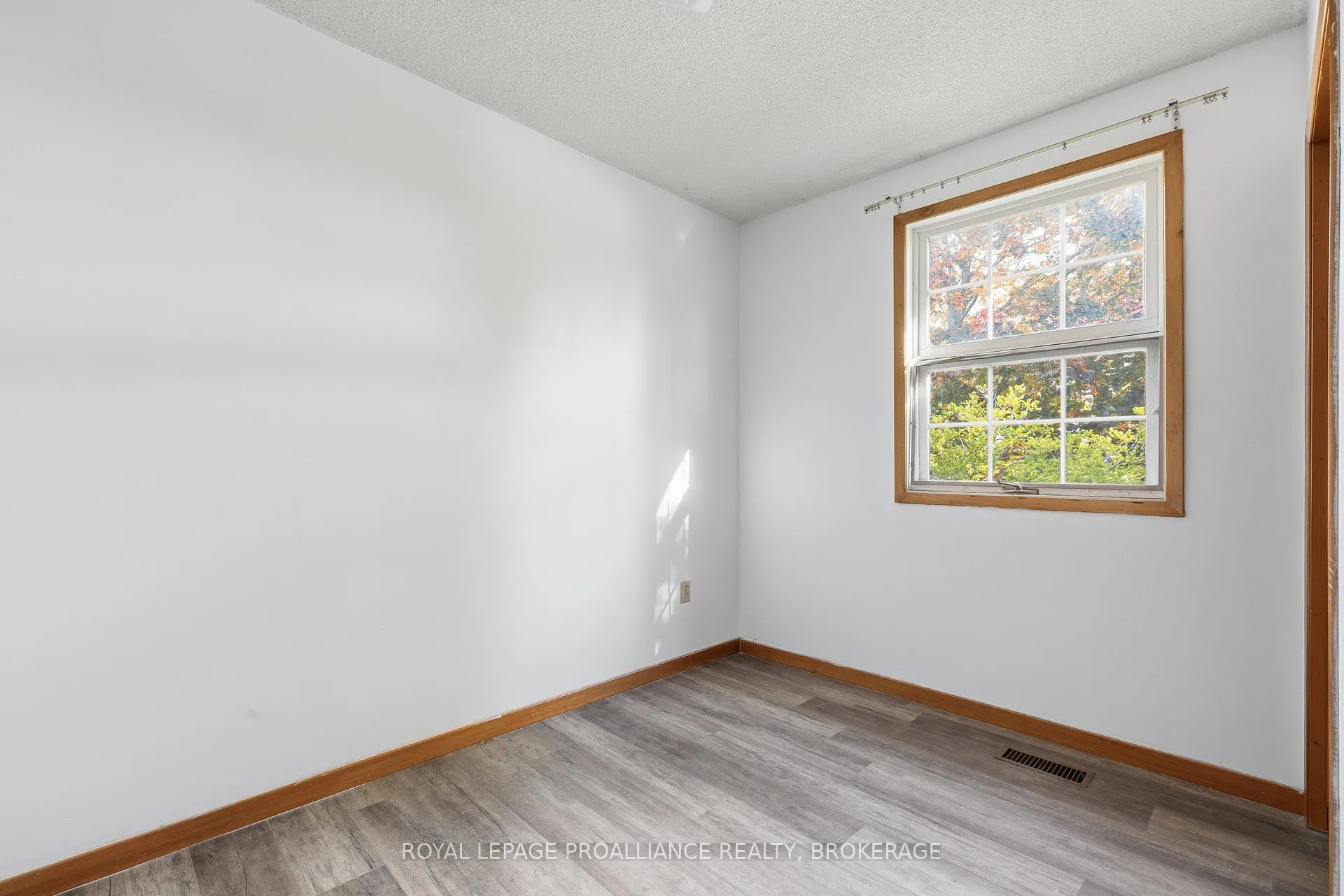 Photo 16 of 41 Old Oak Road, Kingston, Central City West — HOMEH