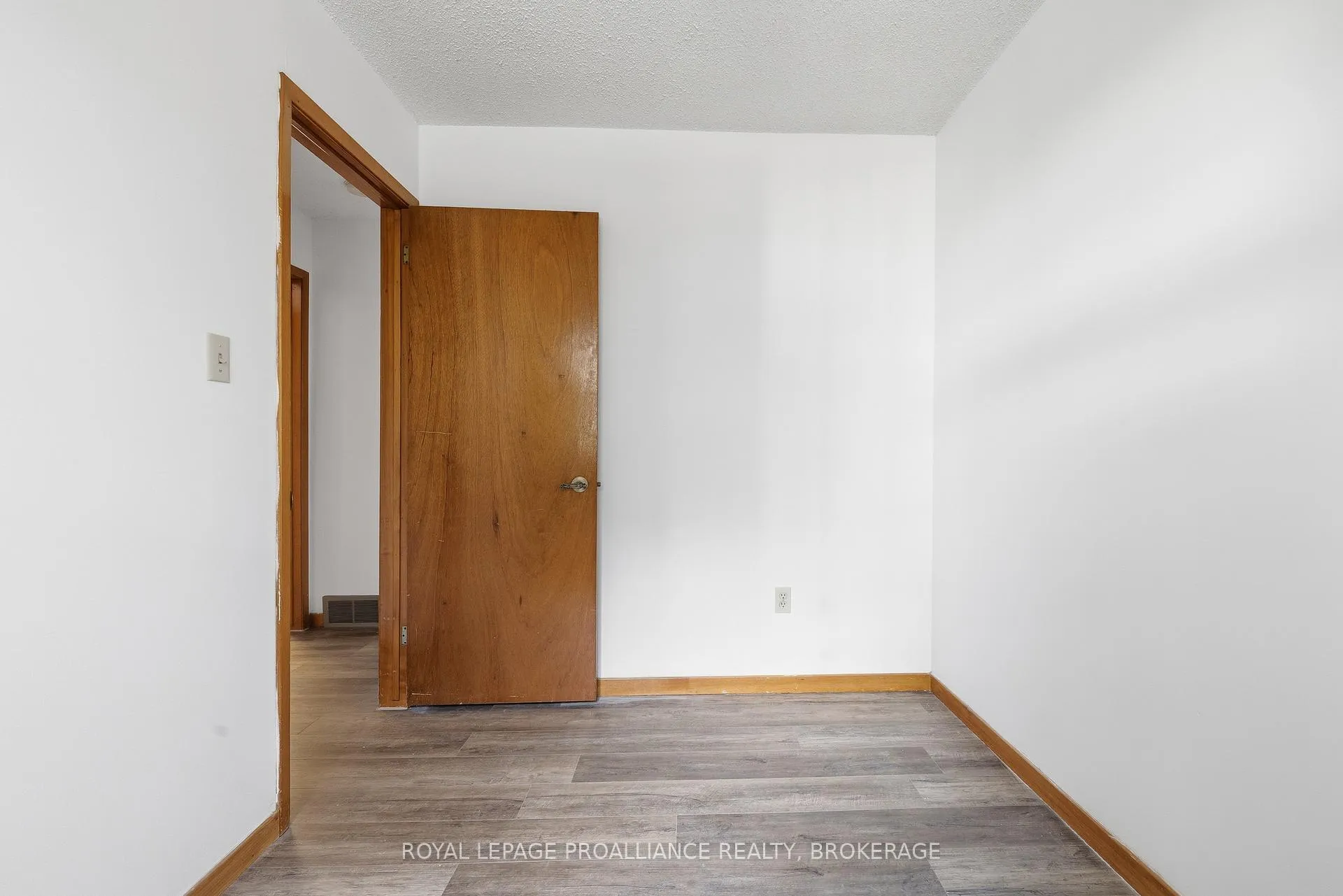 Photo 17 of 41 Old Oak Road, Kingston, Central City West — HOMEH