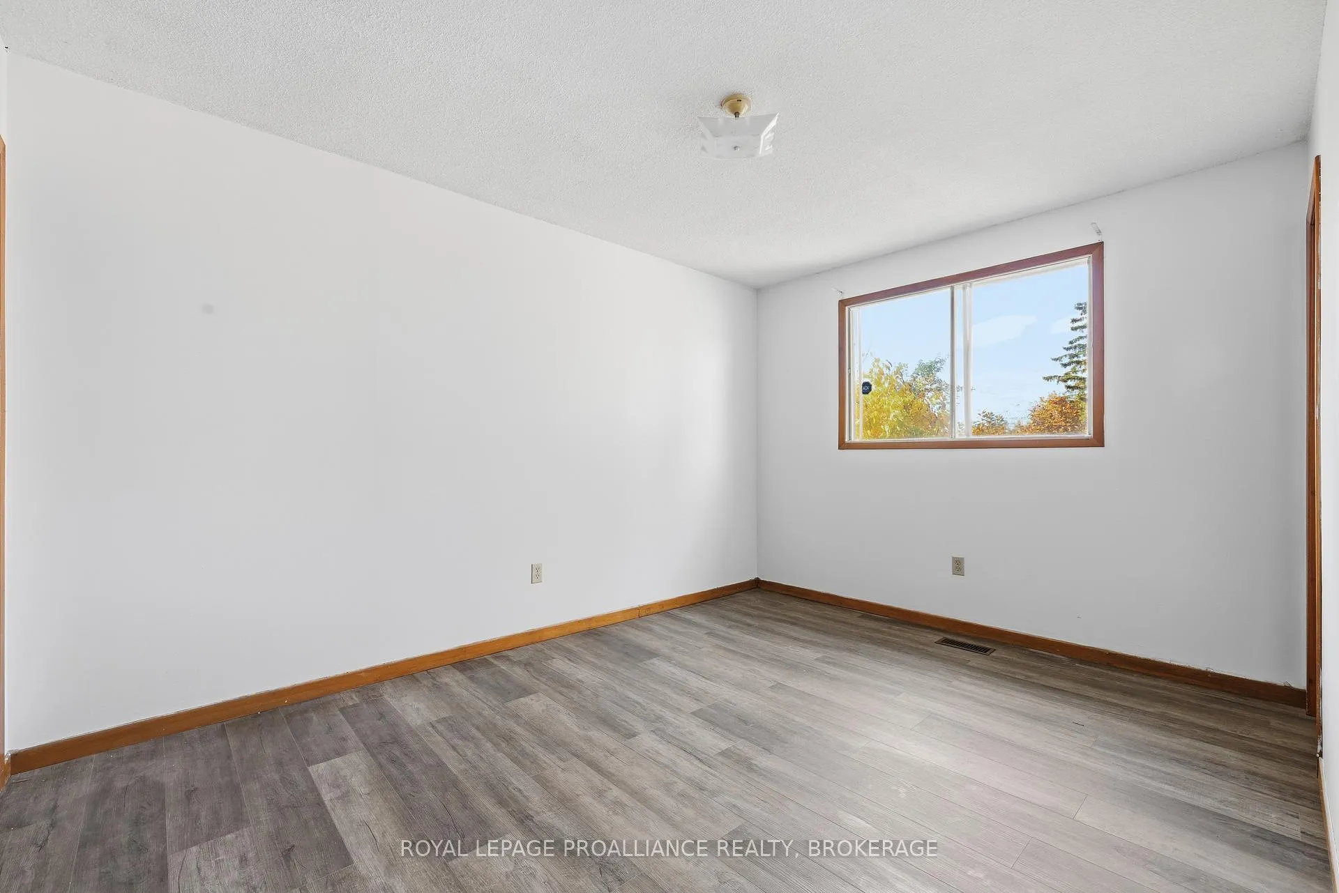 Photo 18 of 41 Old Oak Road, Kingston, Central City West — HOMEH