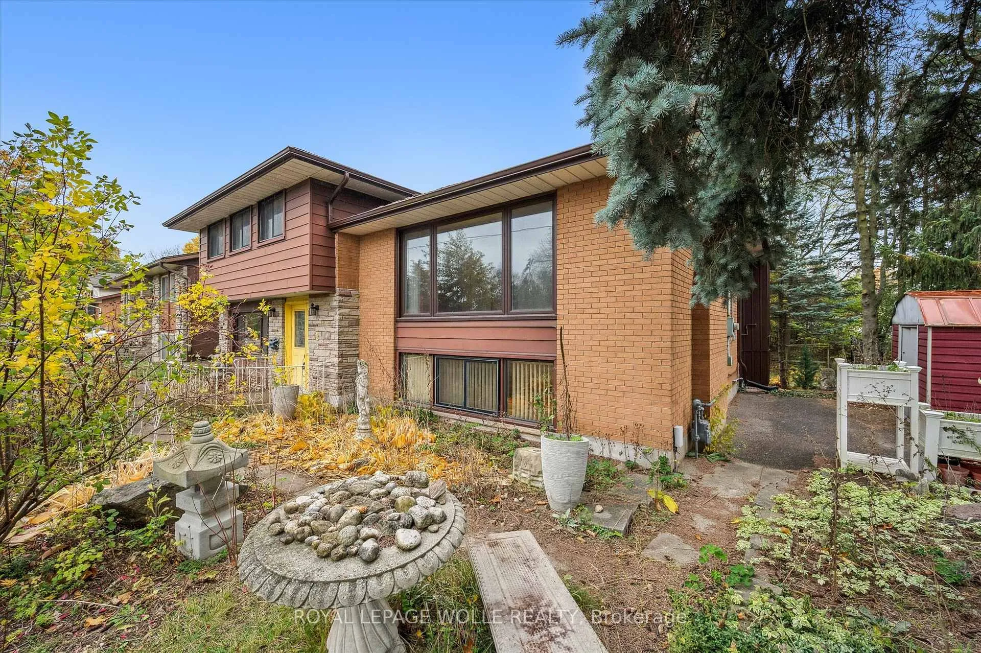 Photo 3 of 1 Marketa Crescent, Kitchener — HOMEH