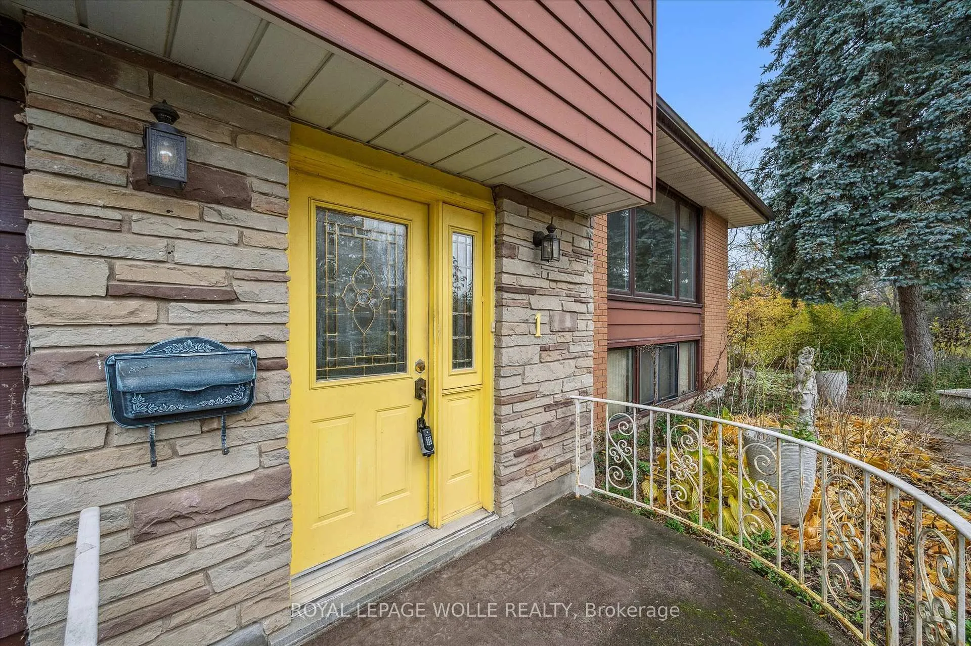 Photo 4 of 1 Marketa Crescent, Kitchener — HOMEH