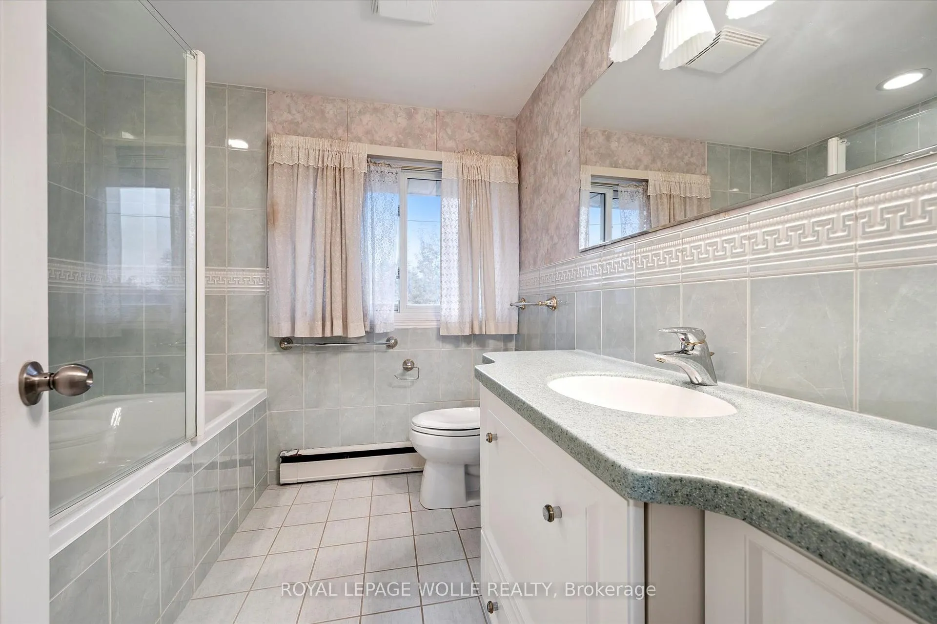 Photo 33 of 1 Marketa Crescent, Kitchener — HOMEH