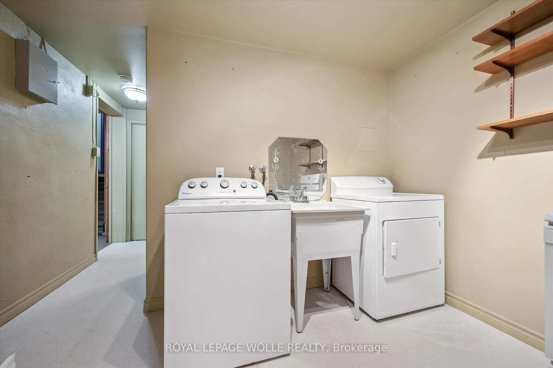Photo 38 of 1 Marketa Crescent, Kitchener — HOMEH
