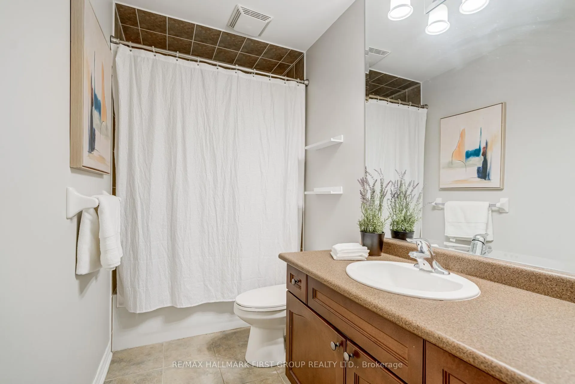 Photo 16 of 6 Lander Crescent, Clarington, Bowmanville — HOMEH