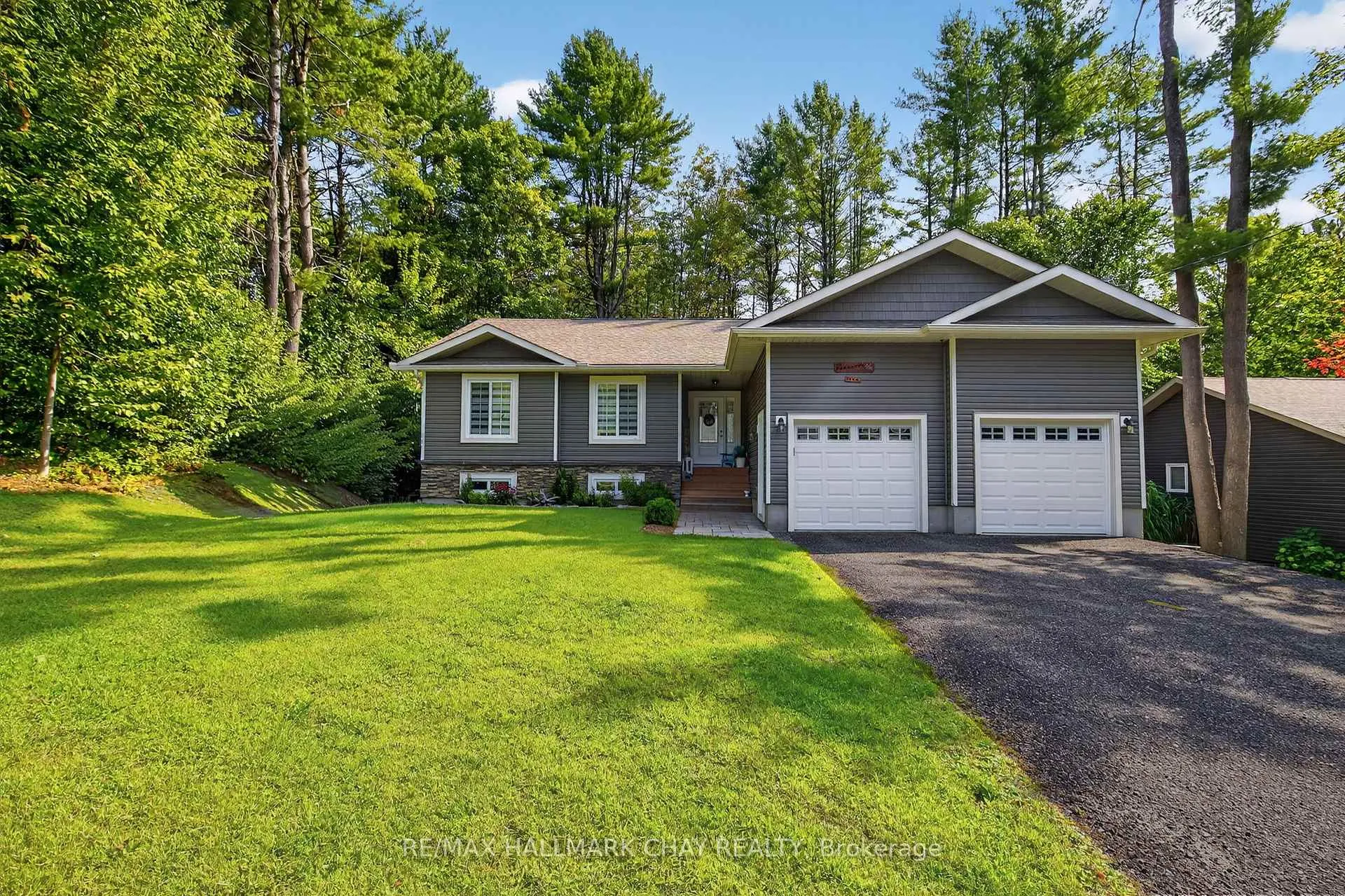 Photo 1 of 202 Vel-Dor Crescent, Bracebridge, Macaulay — HOMEH