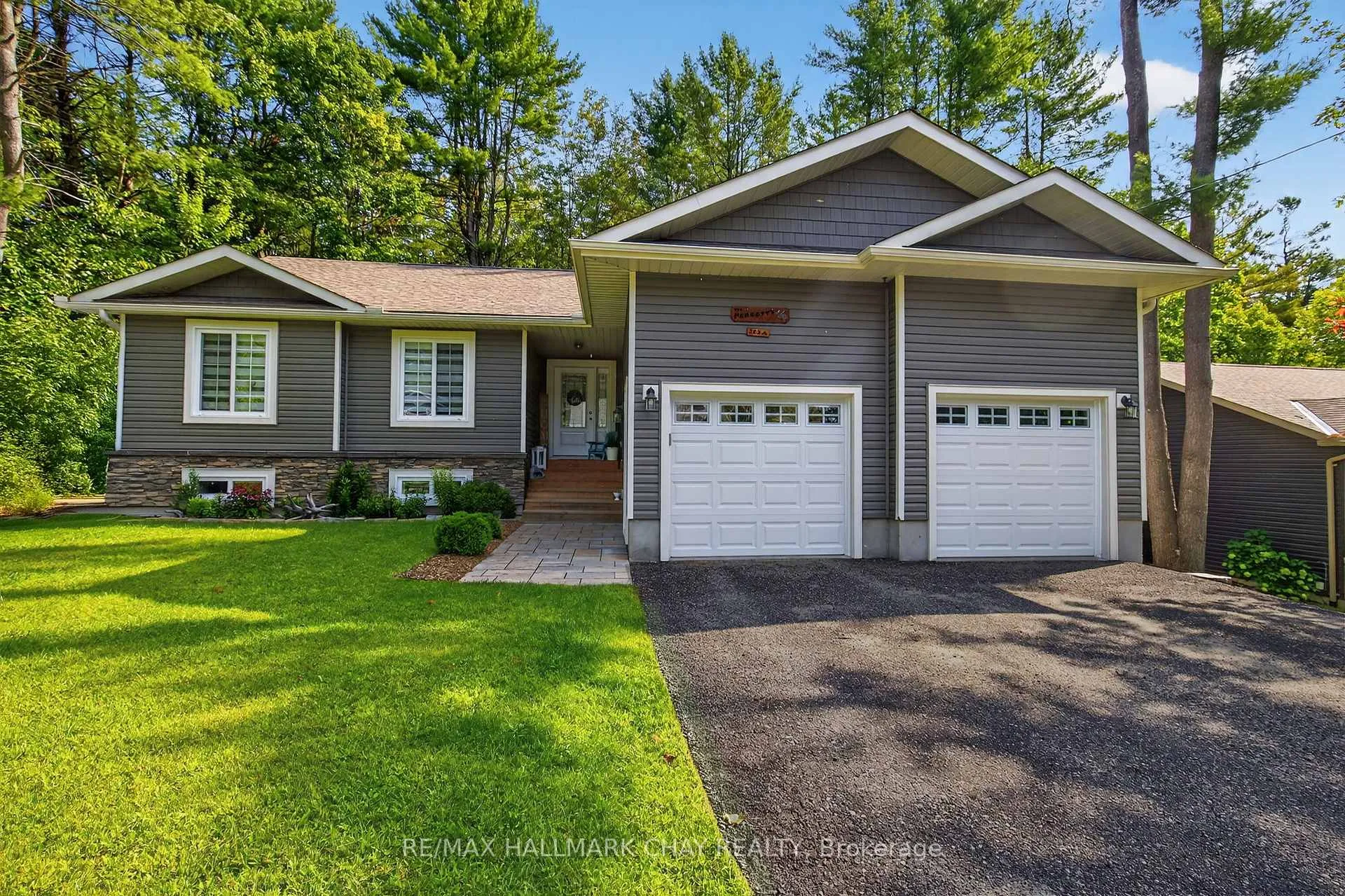 Photo 3 of 202 Vel-Dor Crescent, Bracebridge, Macaulay — HOMEH