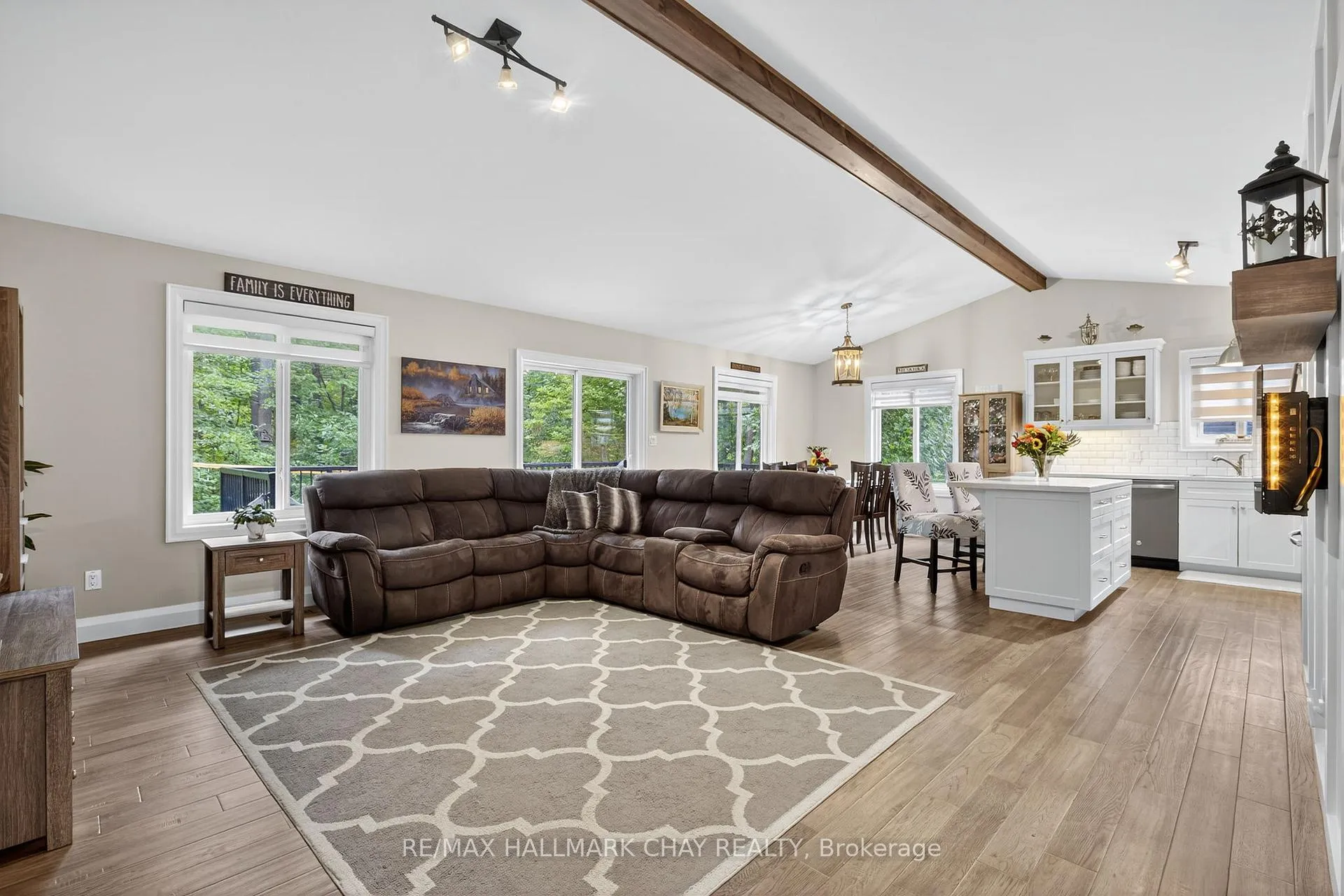 Photo 8 of 202 Vel-Dor Crescent, Bracebridge, Macaulay — HOMEH