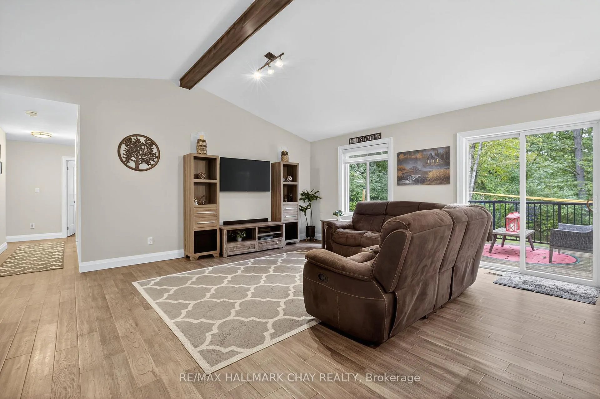 Photo 9 of 202 Vel-Dor Crescent, Bracebridge, Macaulay — HOMEH