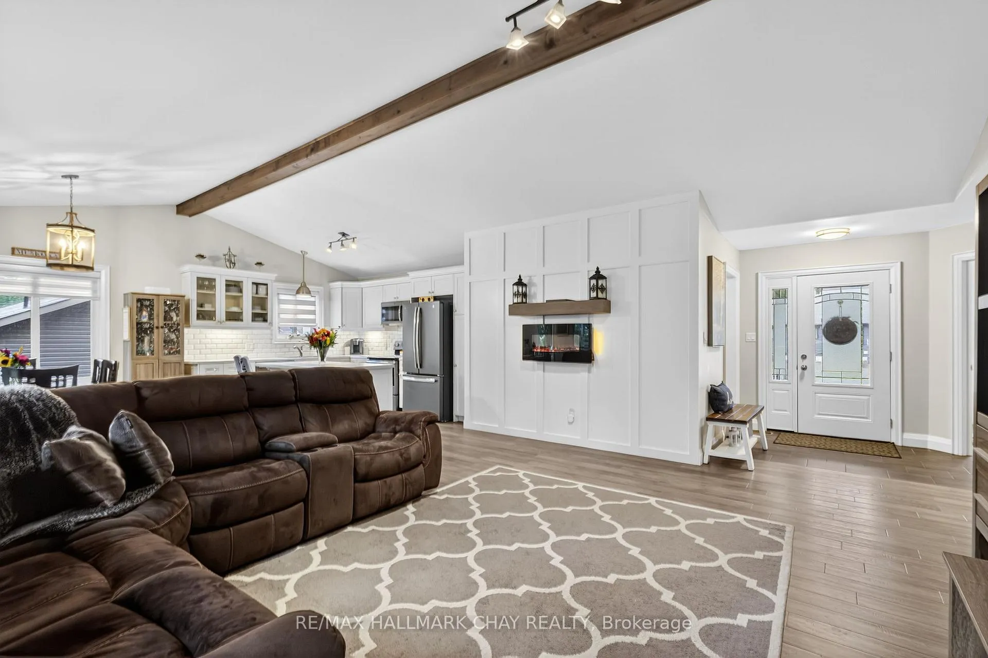 Photo 10 of 202 Vel-Dor Crescent, Bracebridge, Macaulay — HOMEH
