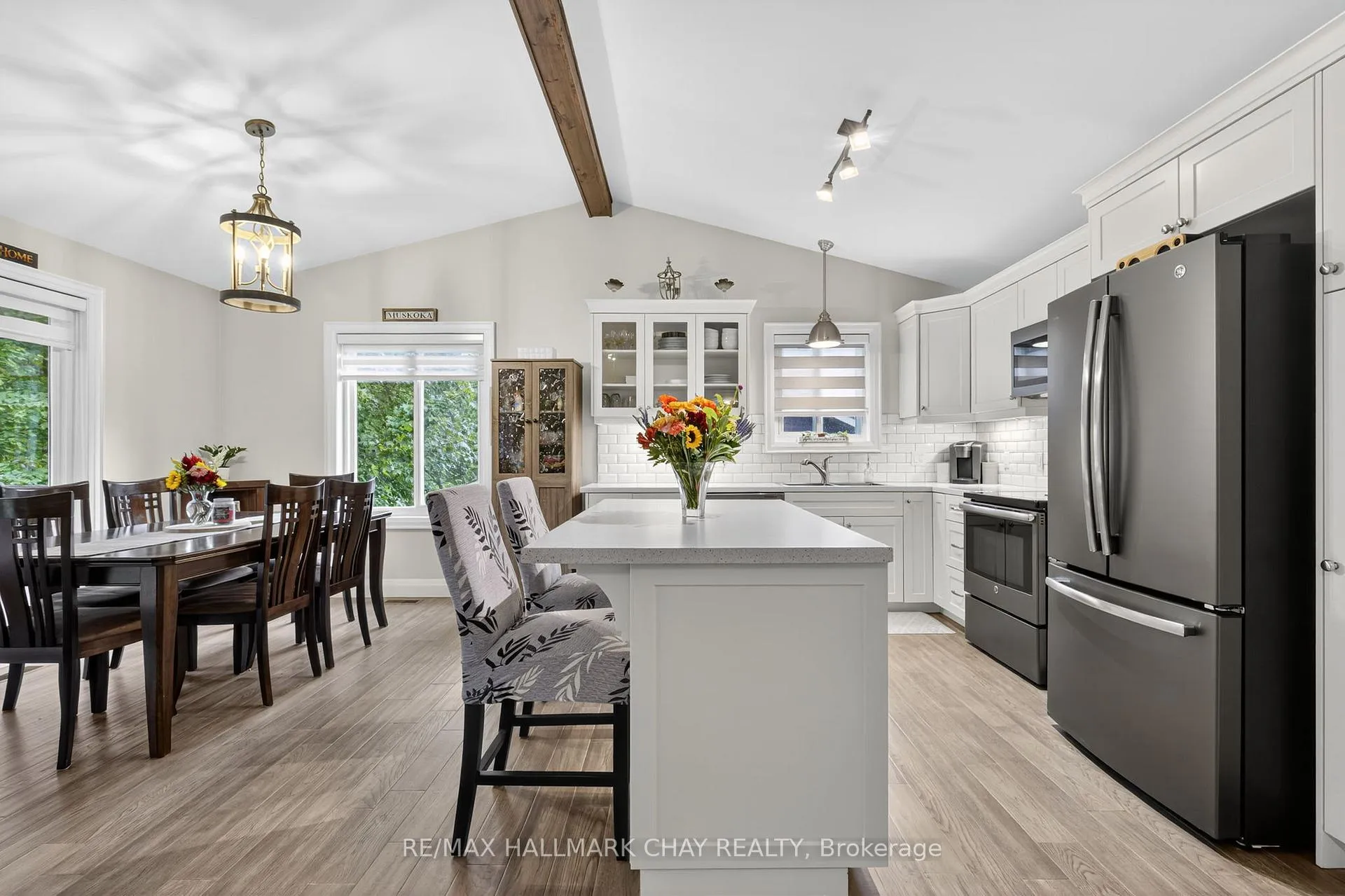 Photo 11 of 202 Vel-Dor Crescent, Bracebridge, Macaulay — HOMEH