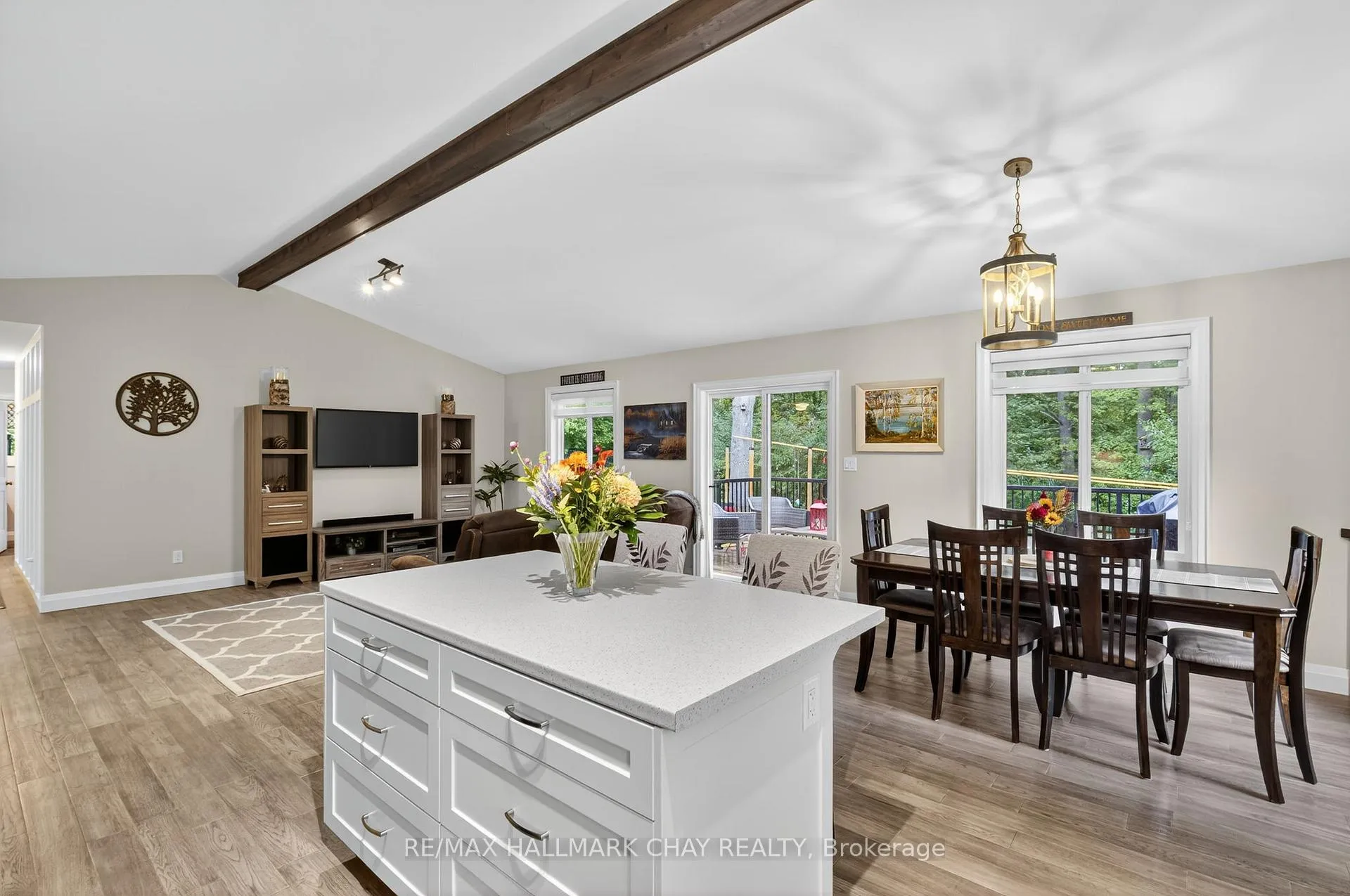 Photo 14 of 202 Vel-Dor Crescent, Bracebridge, Macaulay — HOMEH