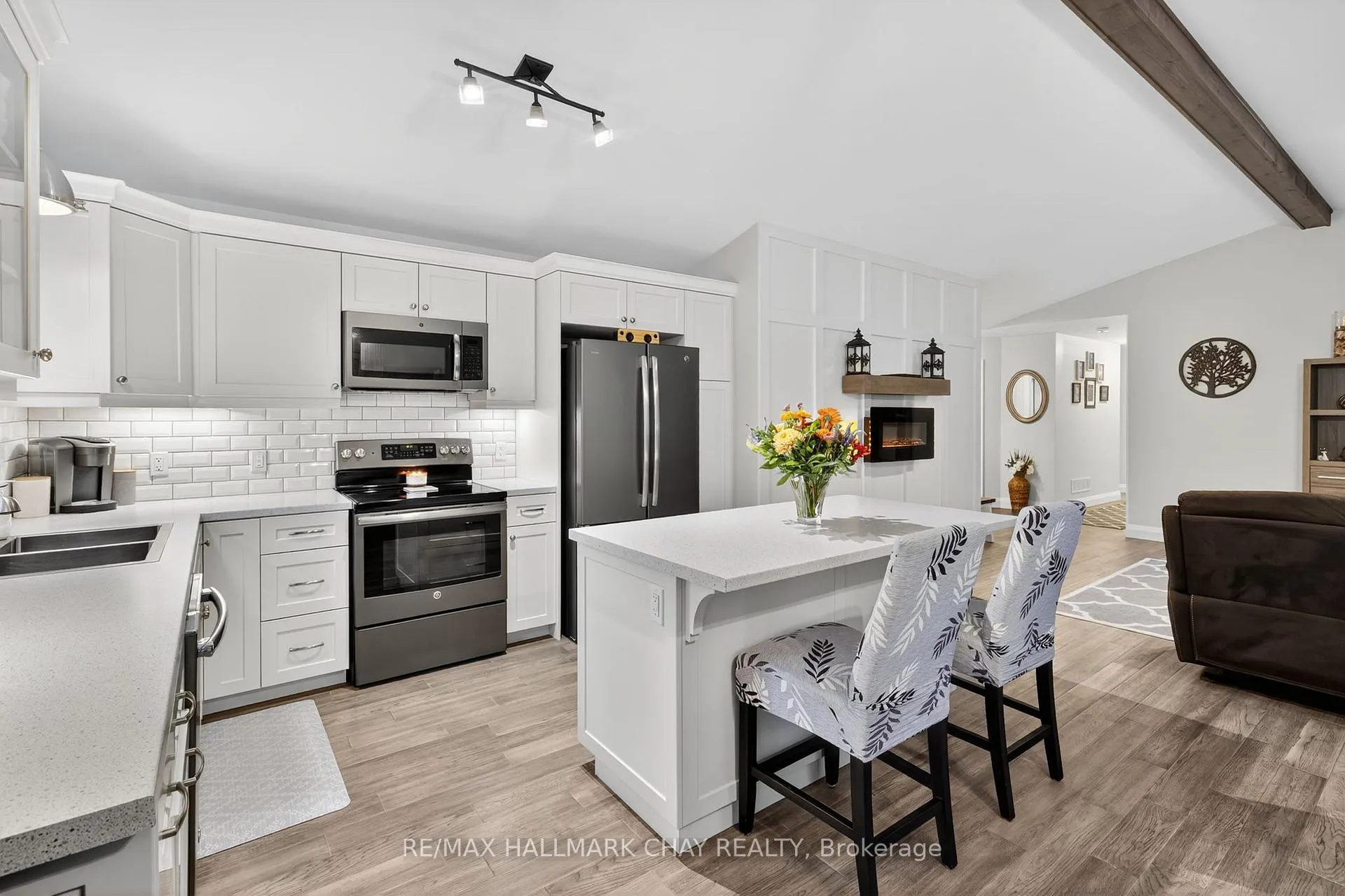 Photo 15 of 202 Vel-Dor Crescent, Bracebridge, Macaulay — HOMEH