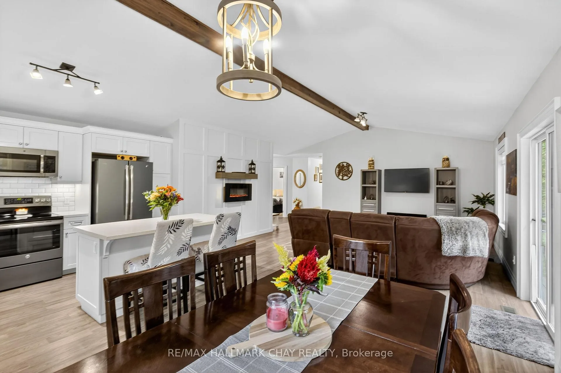 Photo 18 of 202 Vel-Dor Crescent, Bracebridge, Macaulay — HOMEH