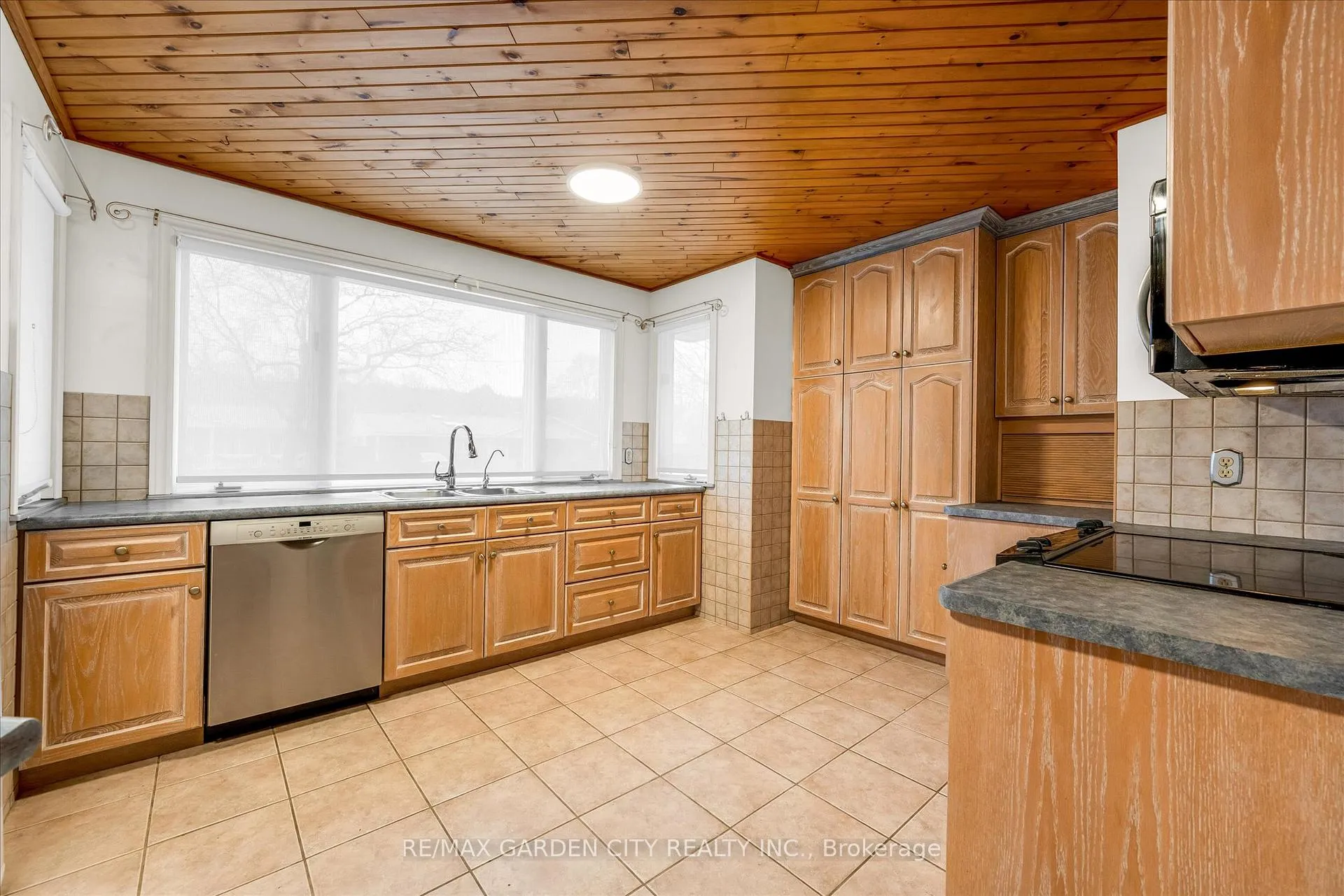 Photo 87 of 17 Marilyn Street, Grimsby, Grimsby East — HOMEH