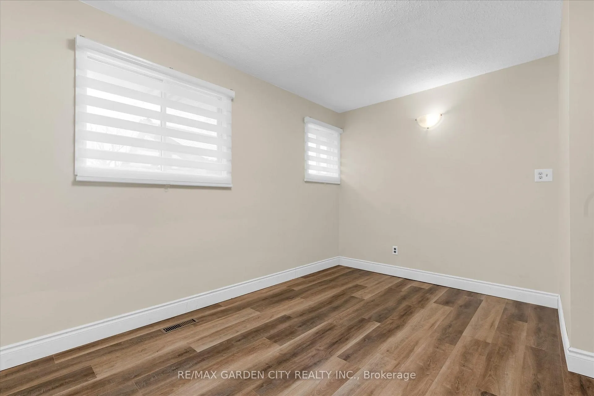 Photo 216 of 17 Marilyn Street, Grimsby, Grimsby East — HOMEH