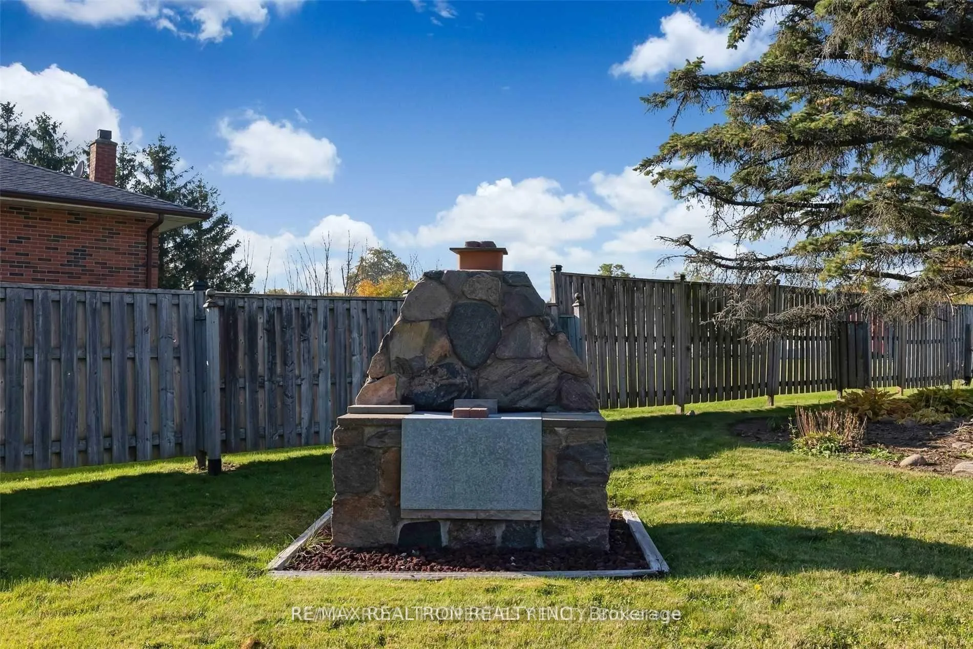 Photo 5 of 2168 Highway 2, Clarington, Bowmanville — HOMEH