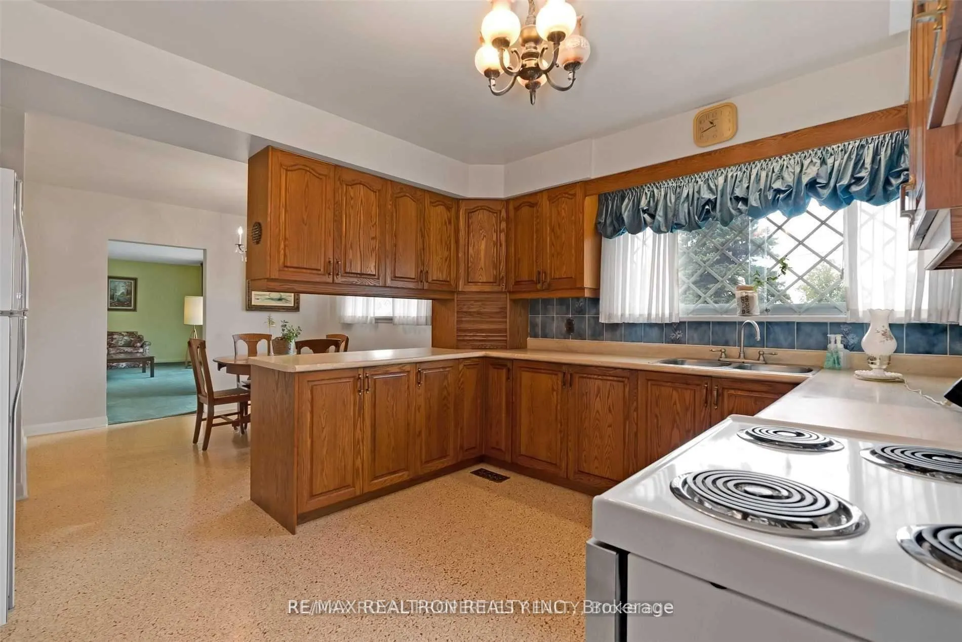Photo 8 of 2168 Highway 2, Clarington, Bowmanville — HOMEH