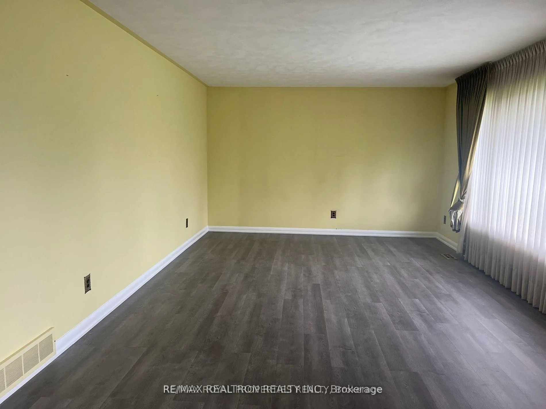 Photo 11 of 2168 Highway 2, Clarington, Bowmanville — HOMEH