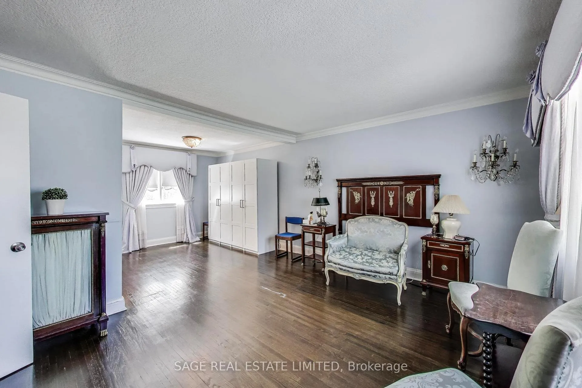 Photo 4 of 33 Kirkland Boulevard, Toronto, Englemount-Lawrence — HOMEH