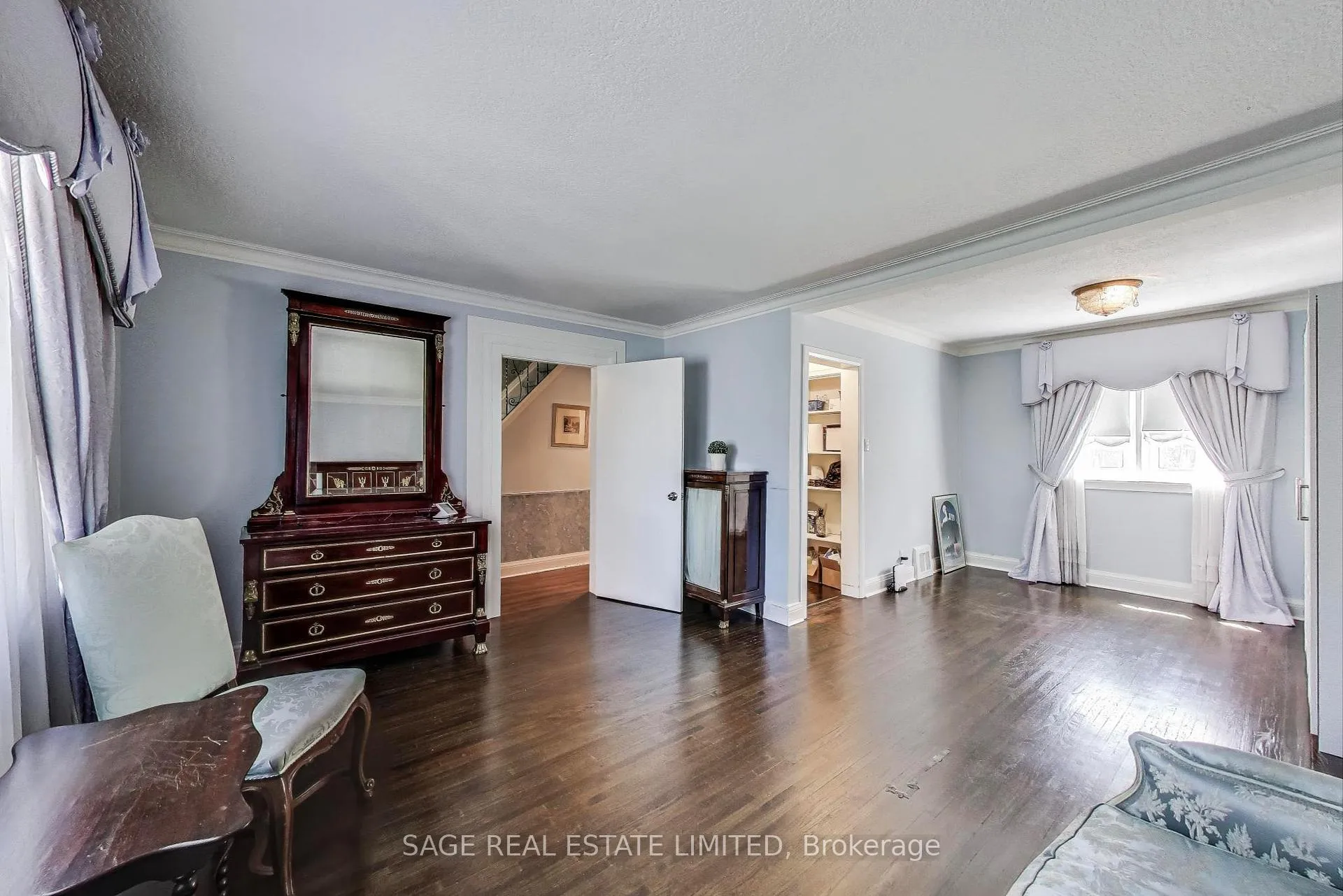 Photo 5 of 33 Kirkland Boulevard, Toronto, Englemount-Lawrence — HOMEH