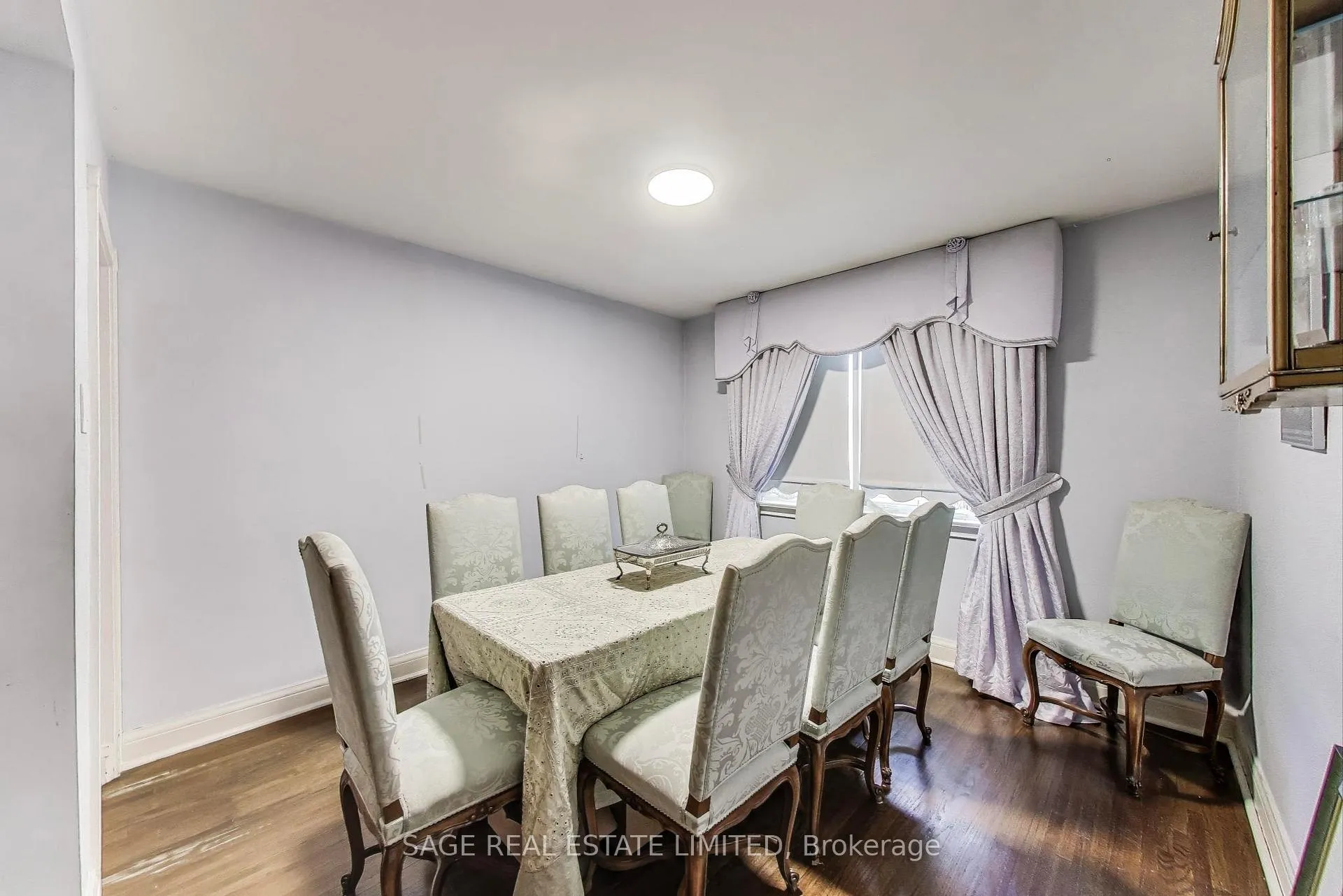 Photo 10 of 33 Kirkland Boulevard, Toronto, Englemount-Lawrence — HOMEH