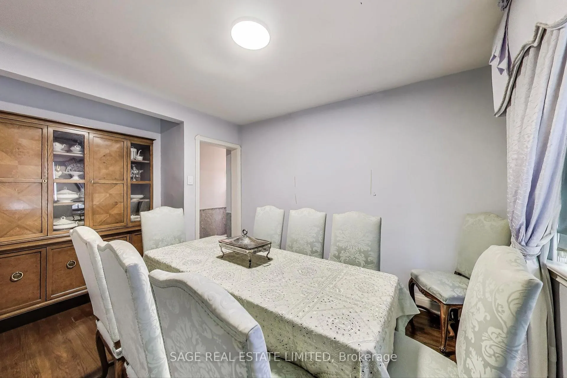 Photo 11 of 33 Kirkland Boulevard, Toronto, Englemount-Lawrence — HOMEH