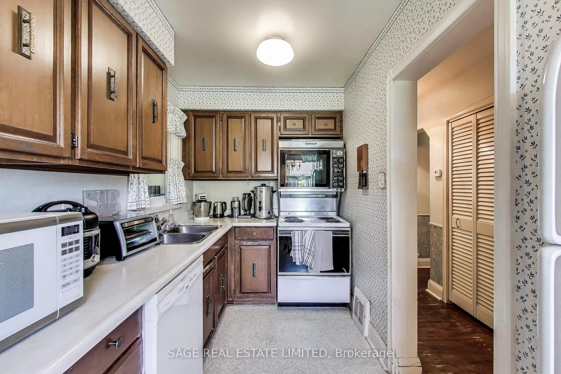Photo 12 of 33 Kirkland Boulevard, Toronto, Englemount-Lawrence — HOMEH