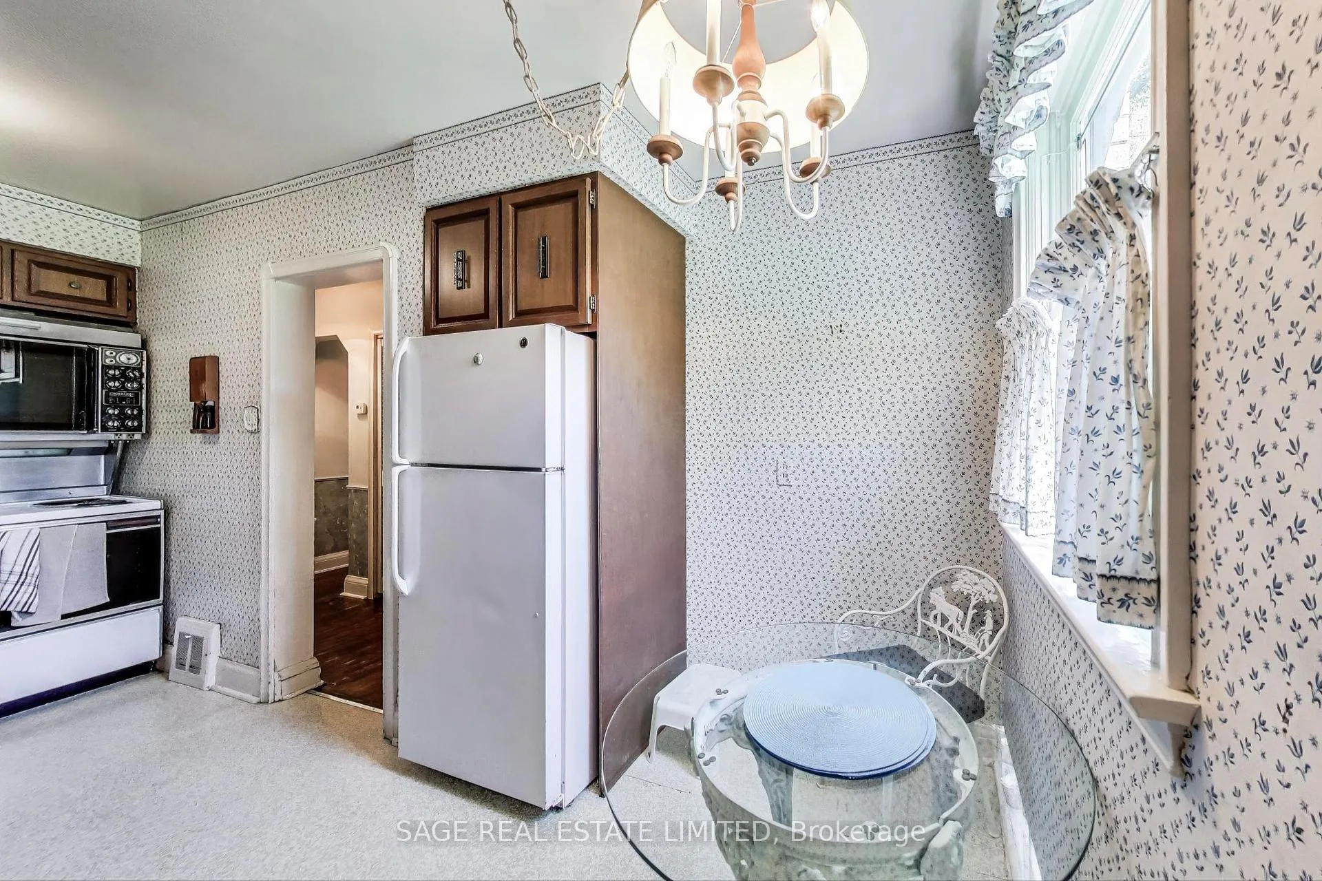 Photo 16 of 33 Kirkland Boulevard, Toronto, Englemount-Lawrence — HOMEH