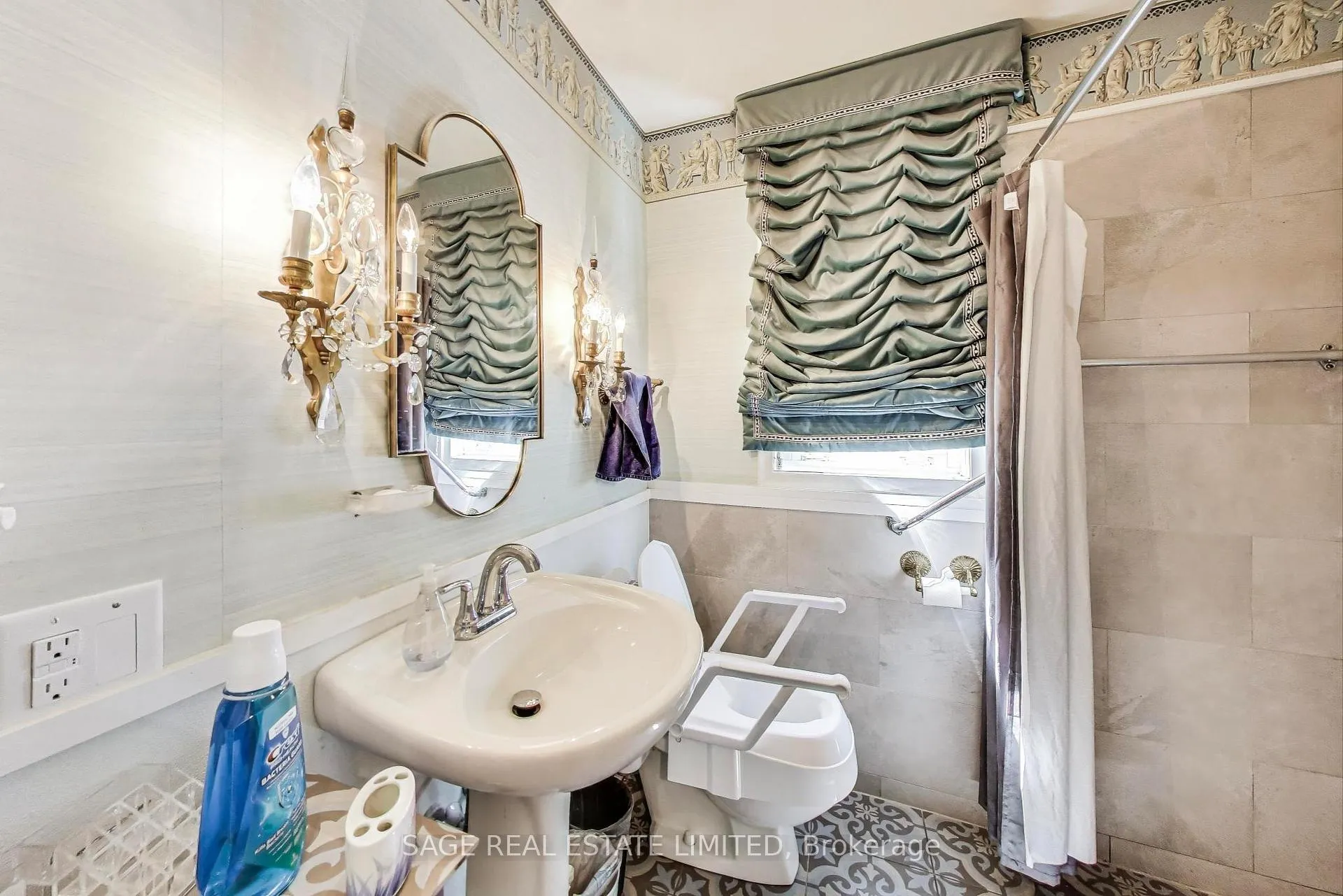 Photo 20 of 33 Kirkland Boulevard, Toronto, Englemount-Lawrence — HOMEH