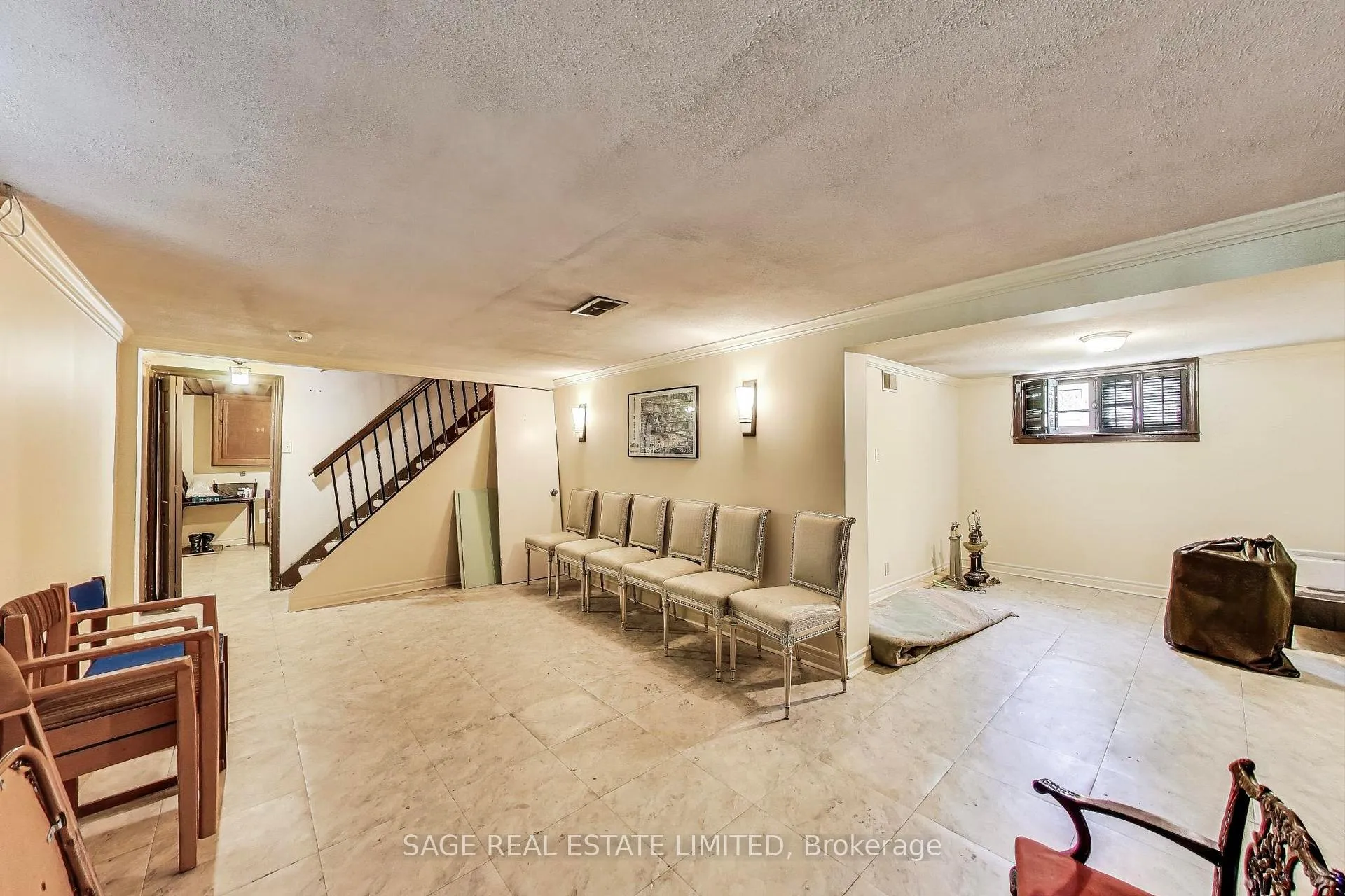 Photo 29 of 33 Kirkland Boulevard, Toronto, Englemount-Lawrence — HOMEH