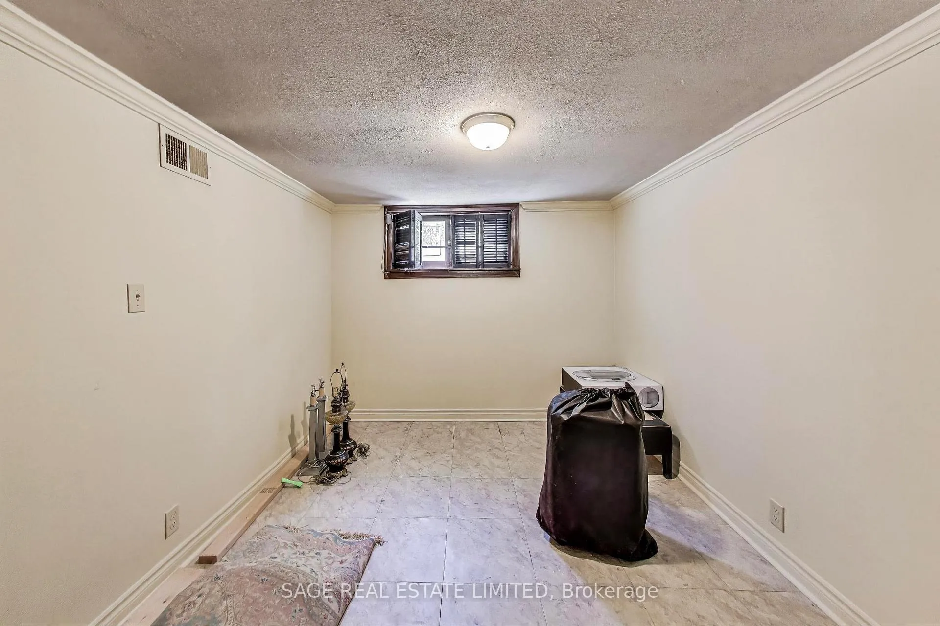 Photo 30 of 33 Kirkland Boulevard, Toronto, Englemount-Lawrence — HOMEH