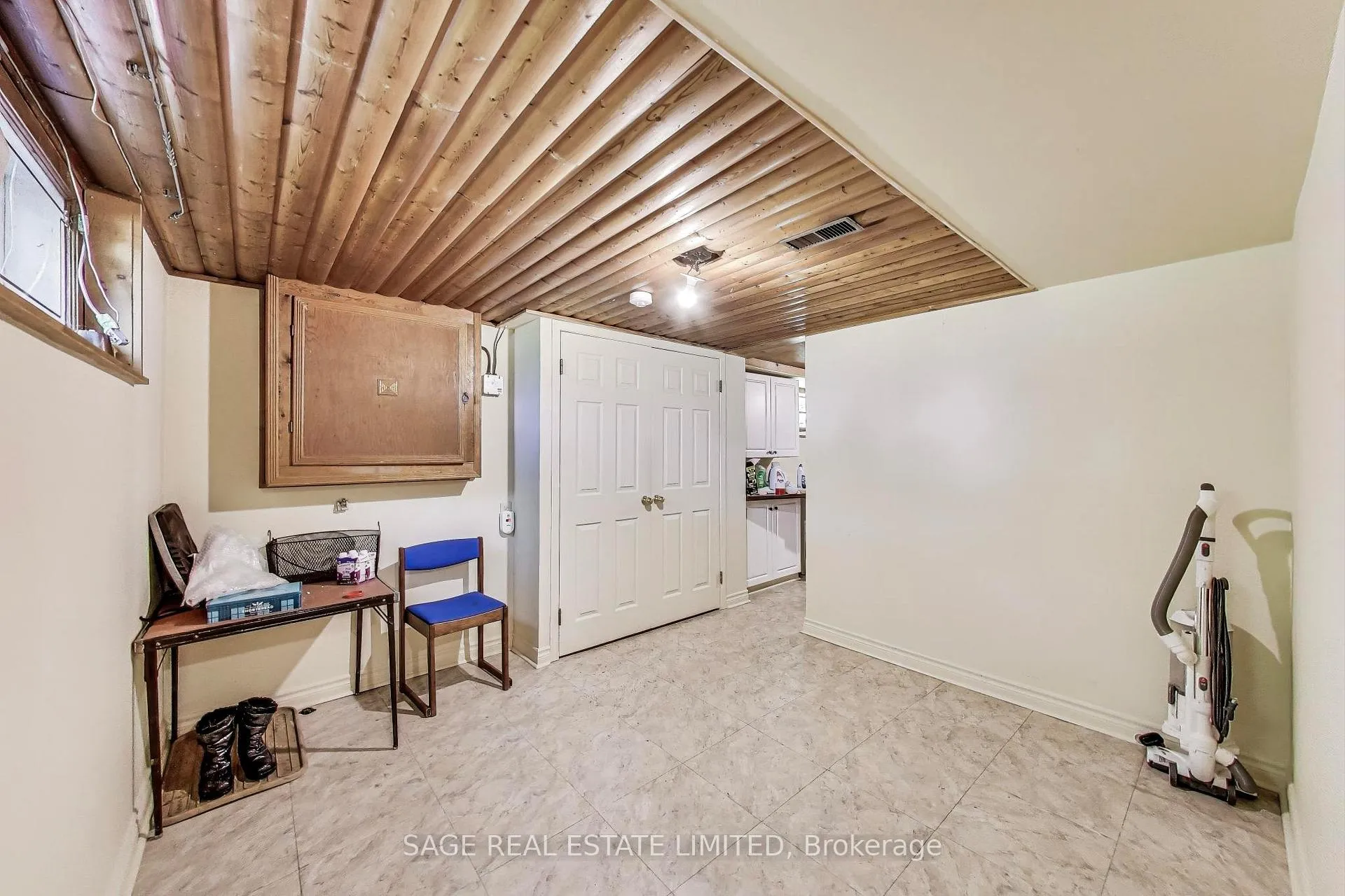 Photo 32 of 33 Kirkland Boulevard, Toronto, Englemount-Lawrence — HOMEH