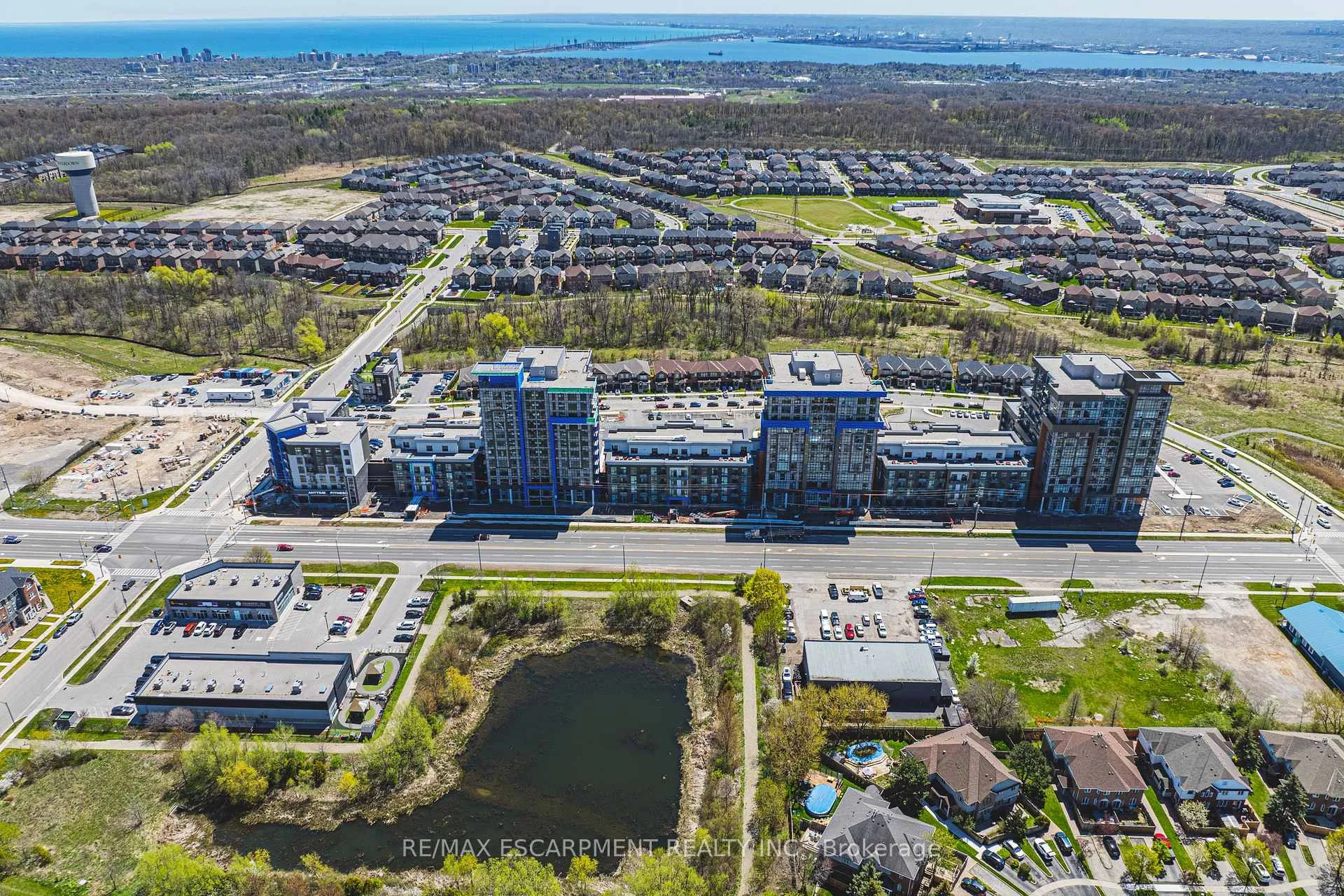 Front of Unit 327, 460 Dundas Street E
