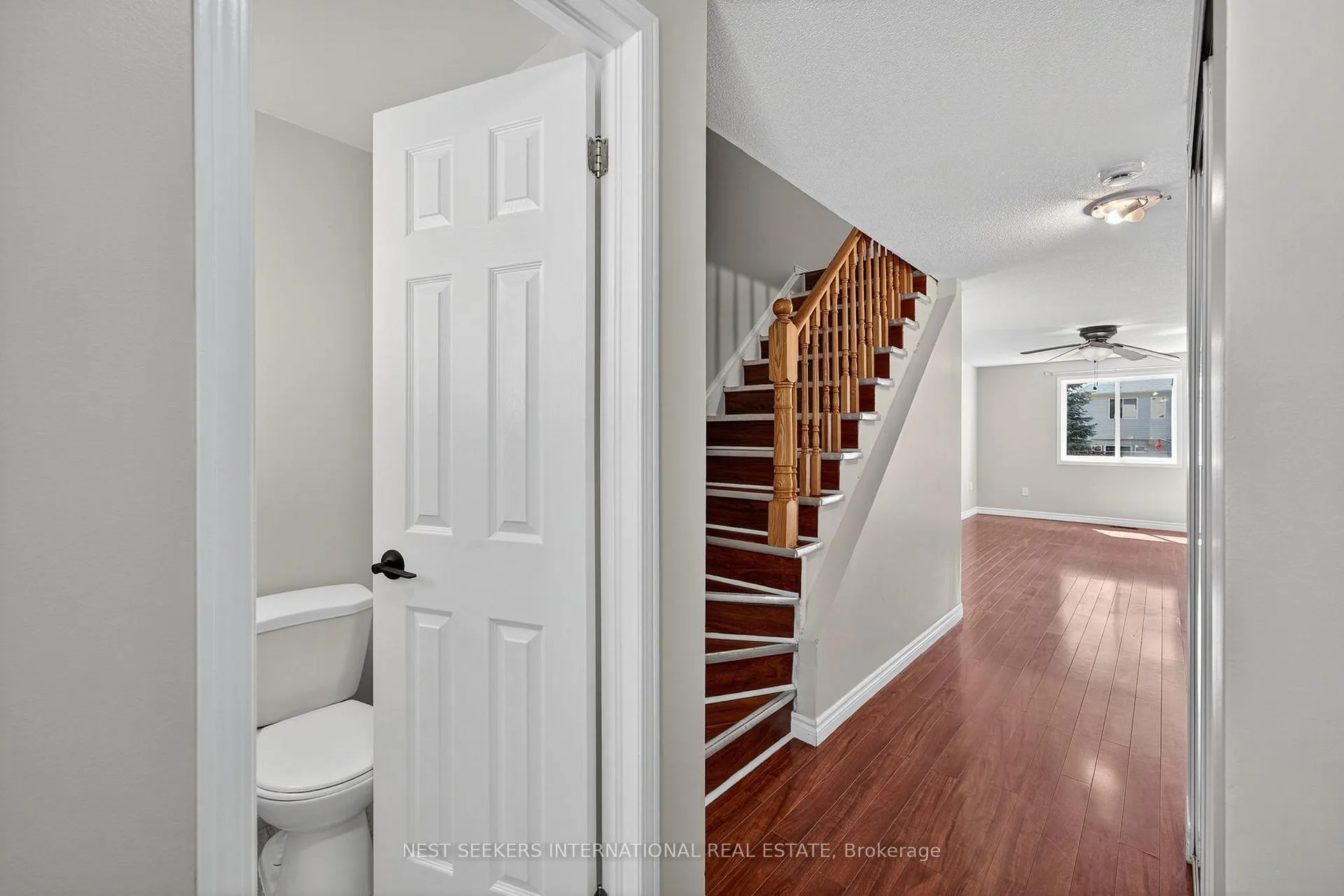 Photo 5 of 219 Nathan Crescent, Barrie, Painswick South — HOMEH