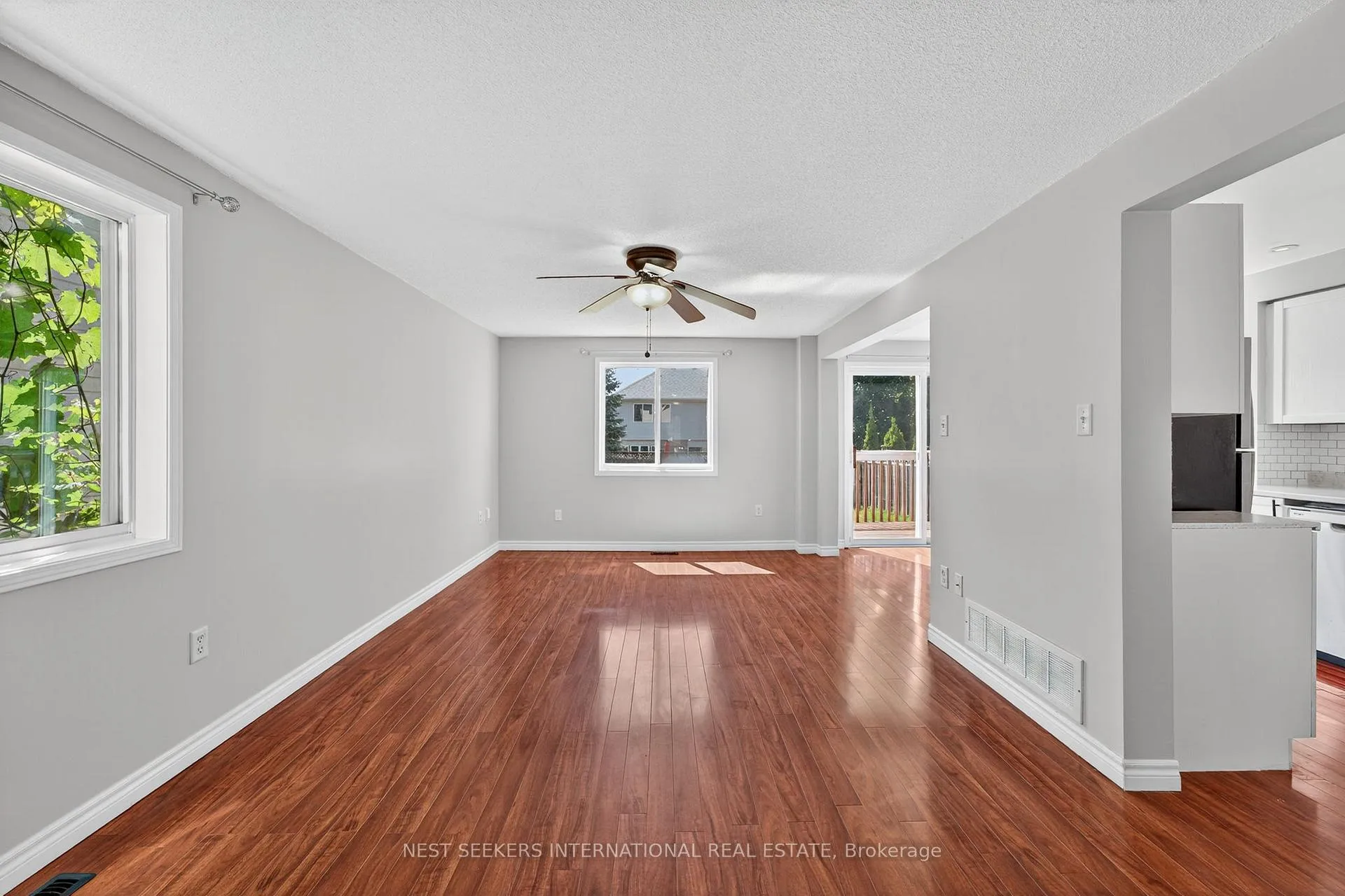 Photo 9 of 219 Nathan Crescent, Barrie, Painswick South — HOMEH