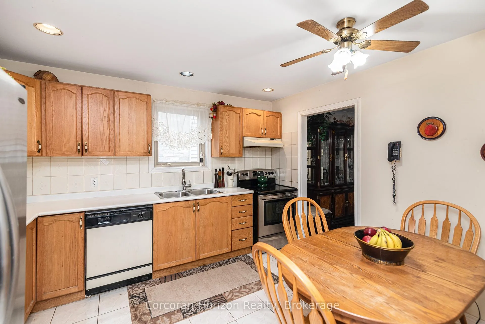 Photo 10 of 308 Acadia Drive, Hamilton, Rushdale — HOMEH