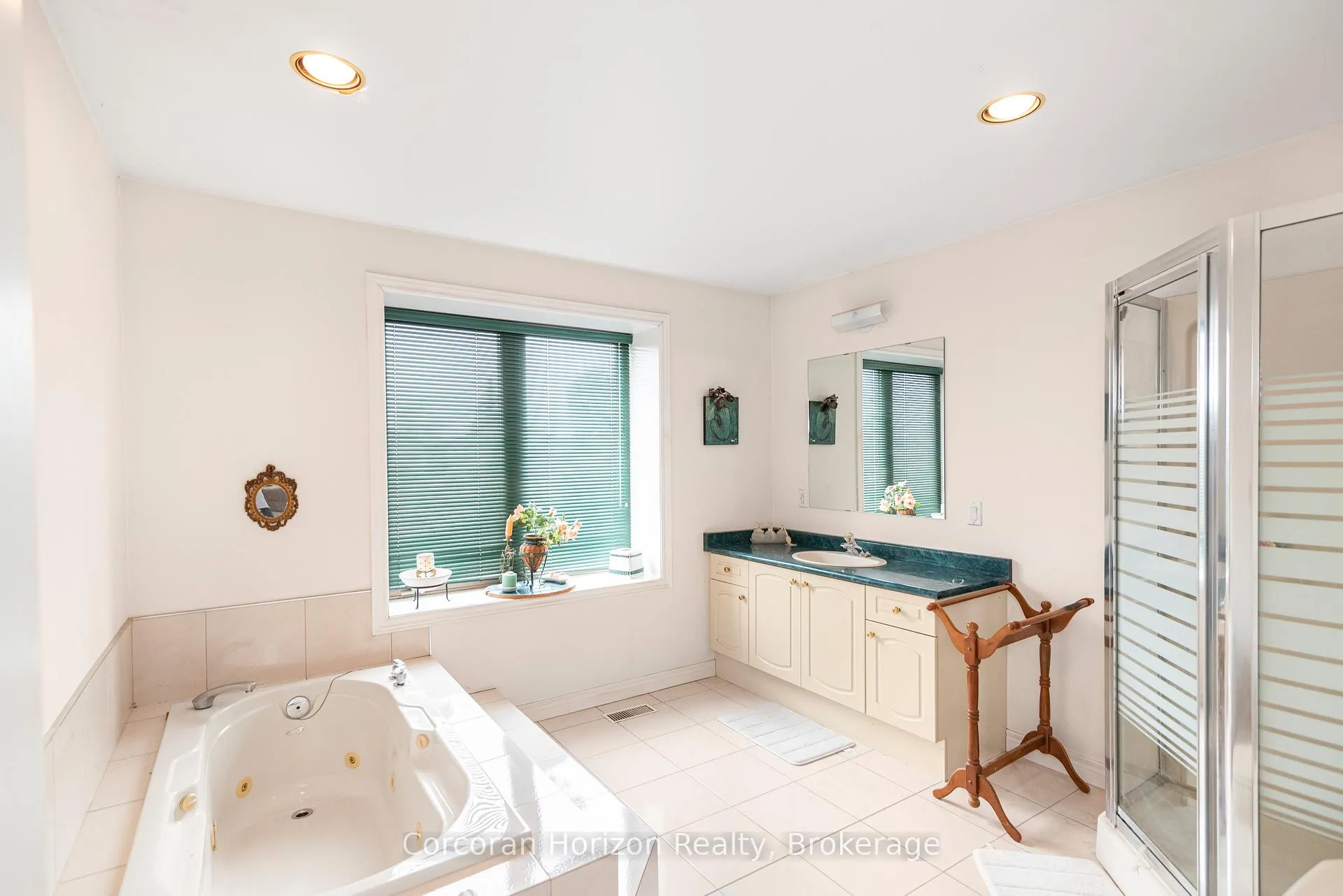 Photo 19 of 308 Acadia Drive, Hamilton, Rushdale — HOMEH