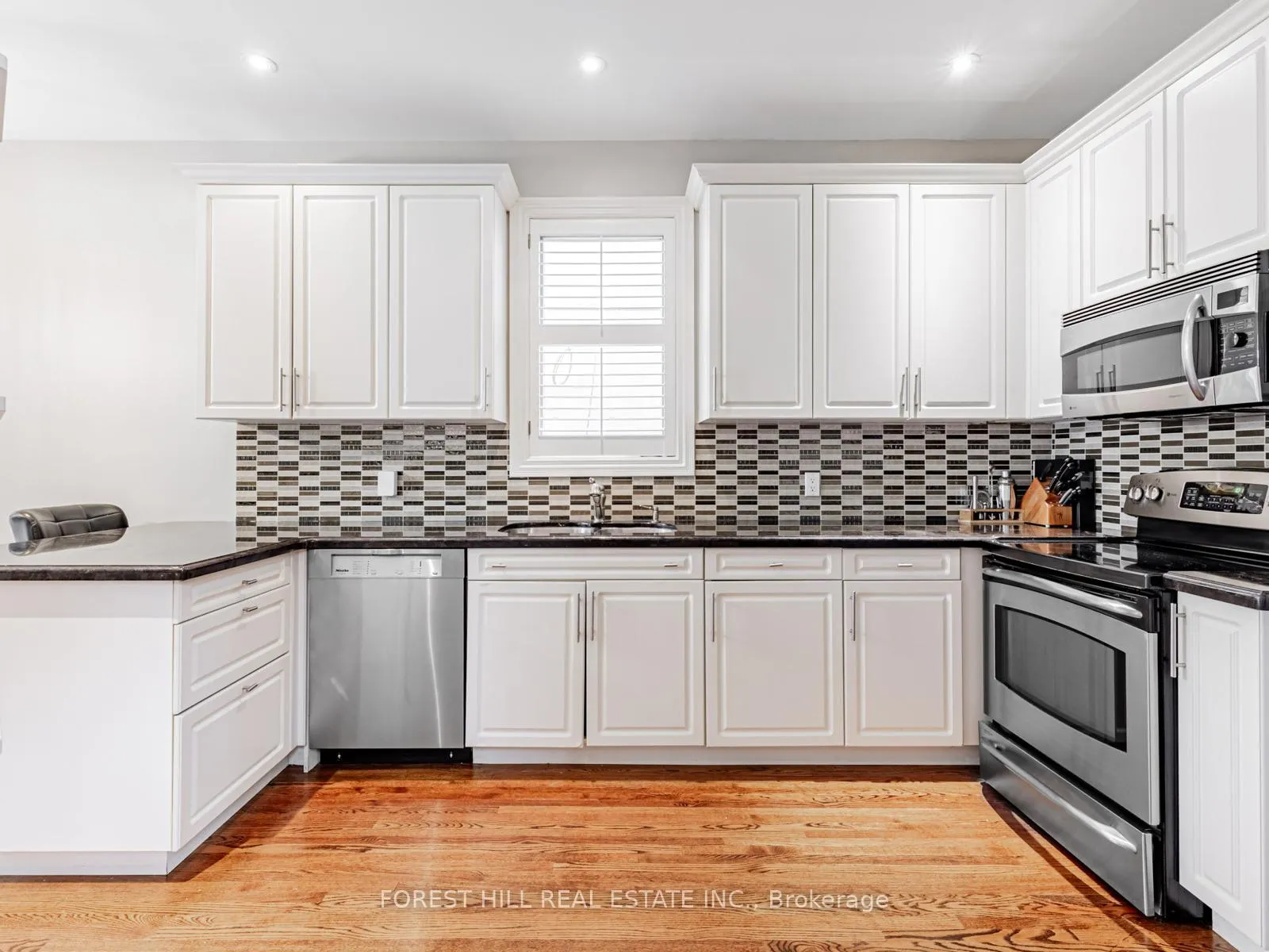 Photo 11 of 492 Melrose Avenue, Toronto, Bedford Park-Nortown — HOMEH