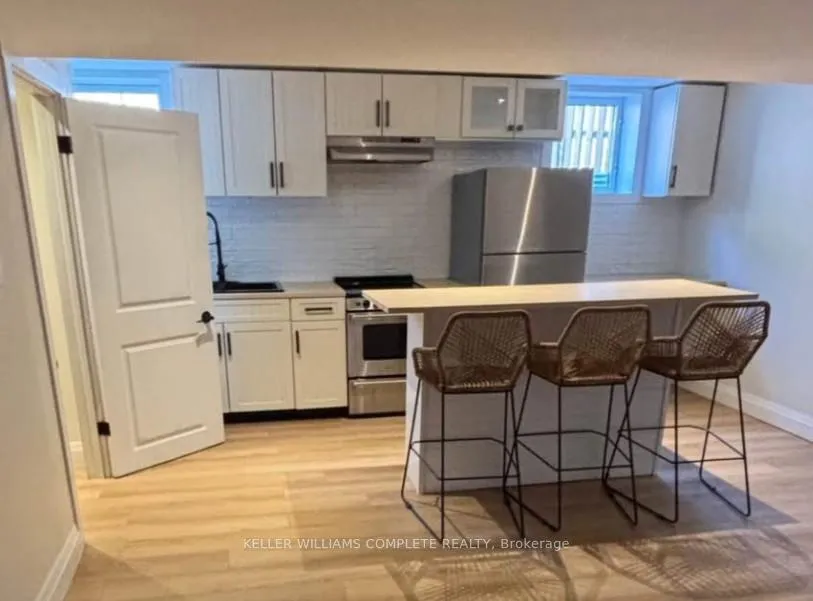 Photo 2 of Unit 2, 4 Bankfield Crescent, Hamilton, Stoney Creek — HOMEH